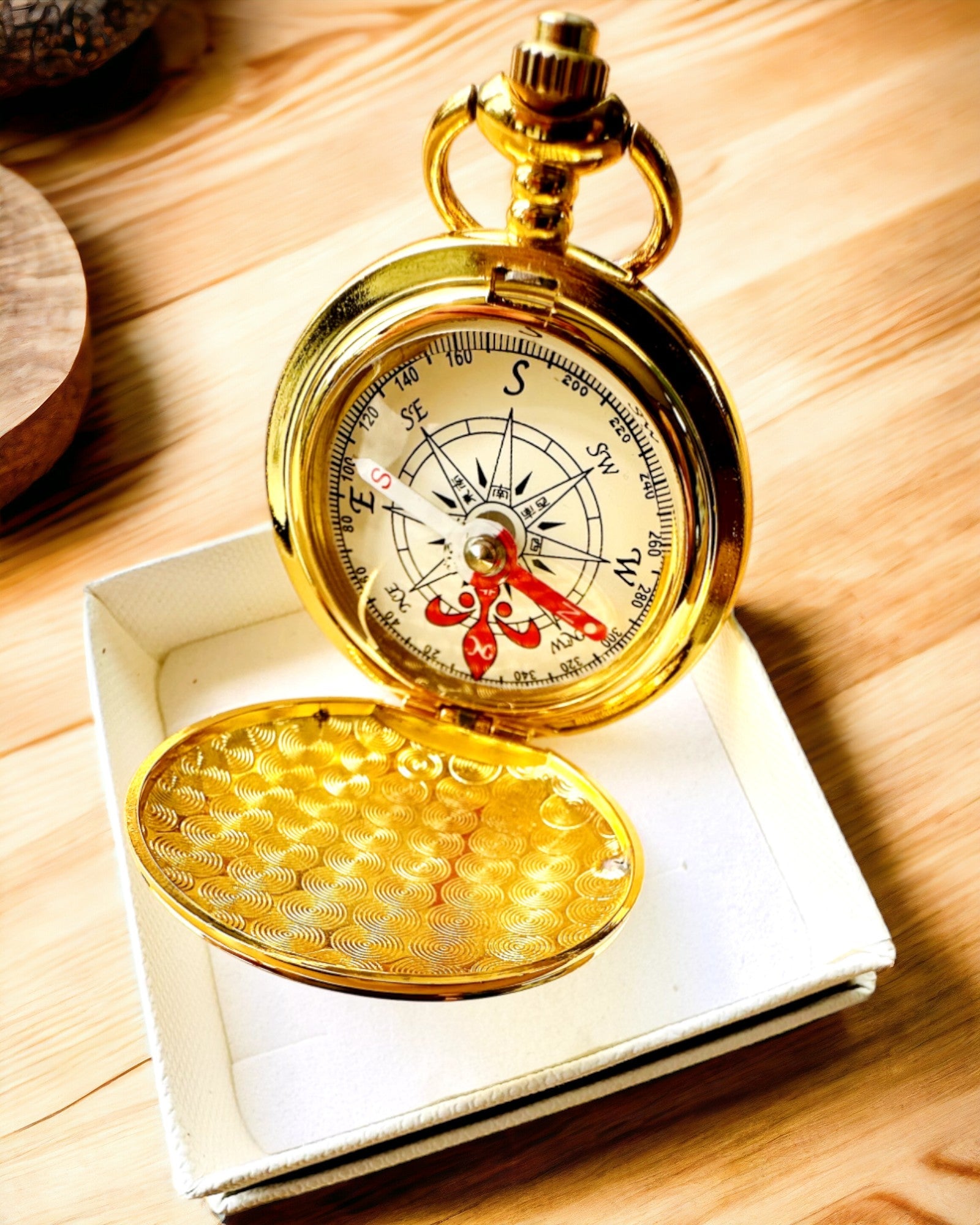 Kompass Wanderer mit Gravuroption - Farbe Gold