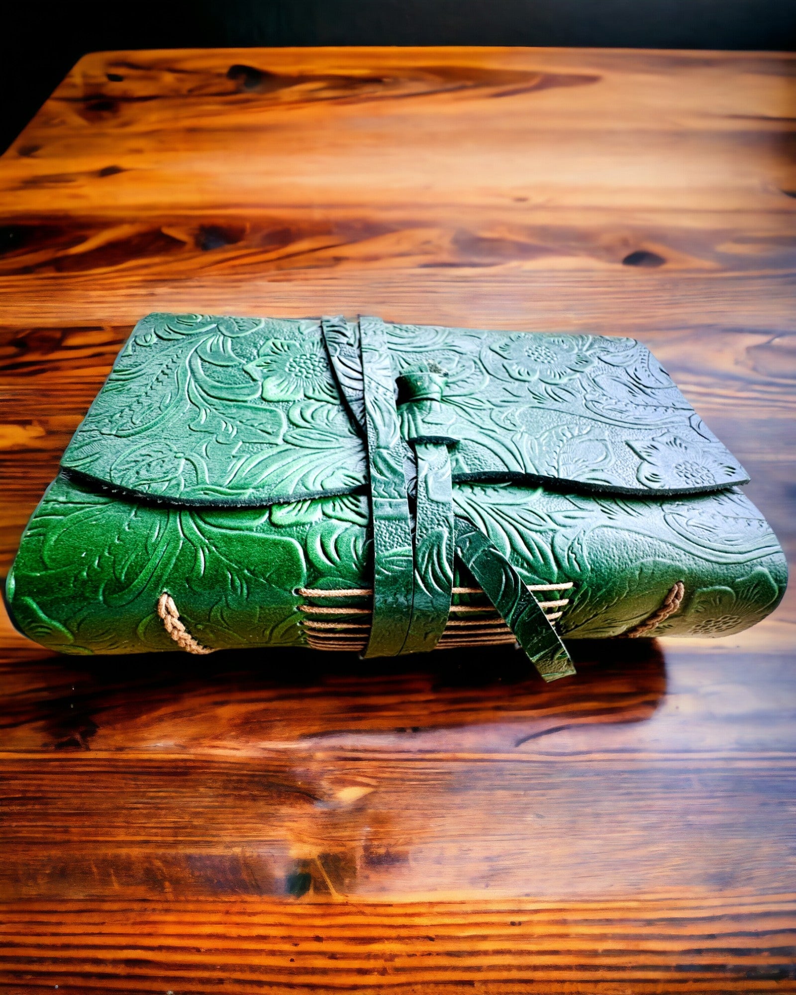 Premium-Ledernotizbuch "Eleganz der Natur" - 200 Seiten, 120g, Notizbuch, Skizzenbuch, 2 Farben zur Auswahl, Personalisierung mit Gravur