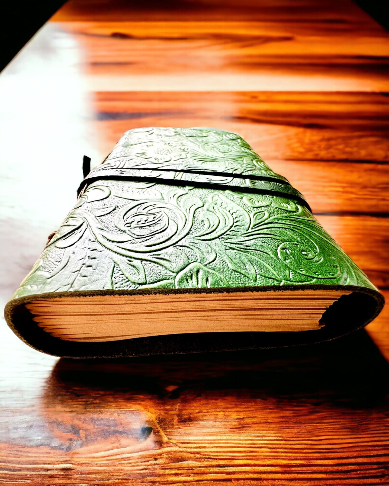 Premium-Ledernotizbuch "Eleganz der Natur" - 200 Seiten, 120g, Notizbuch, Skizzenbuch, 2 Farben zur Auswahl, Personalisierung mit Gravur