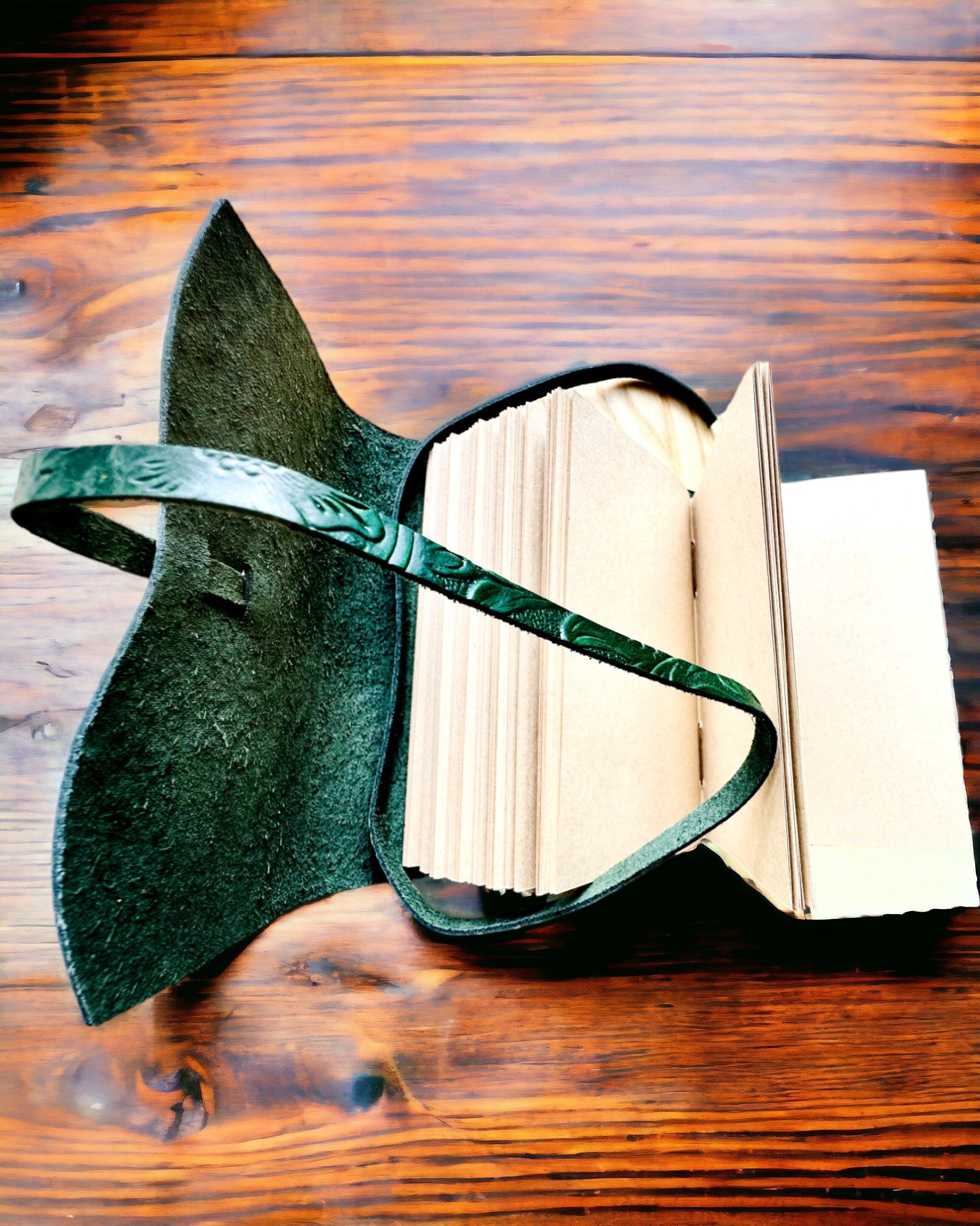 Premium-Ledernotizbuch "Eleganz der Natur" - 200 Seiten, 120g, Notizbuch, Skizzenbuch, 2 Farben zur Auswahl, Personalisierung mit Gravur