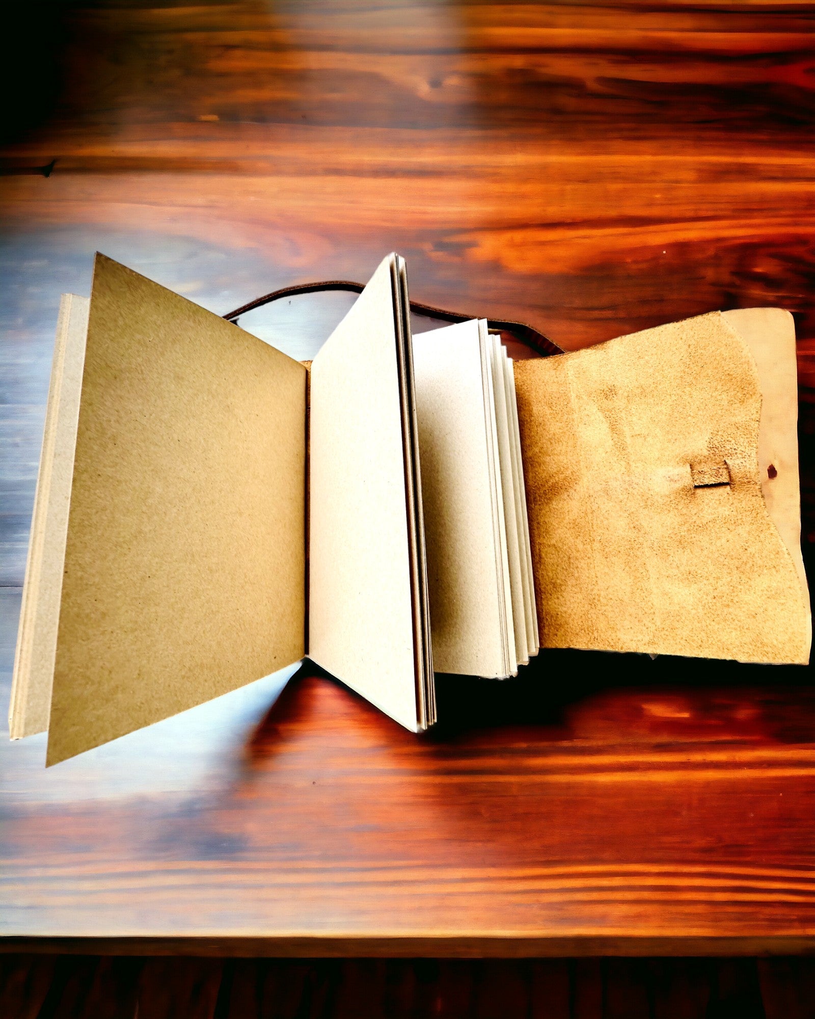 Premium-Notizbuch "RetroNotes" – Elegantes Notizbuch aus echtem Leder - 200 Seiten, 120g, Notizbuch, Skizzenbuch, Farbe Braun, Personalisierung mit Gravur