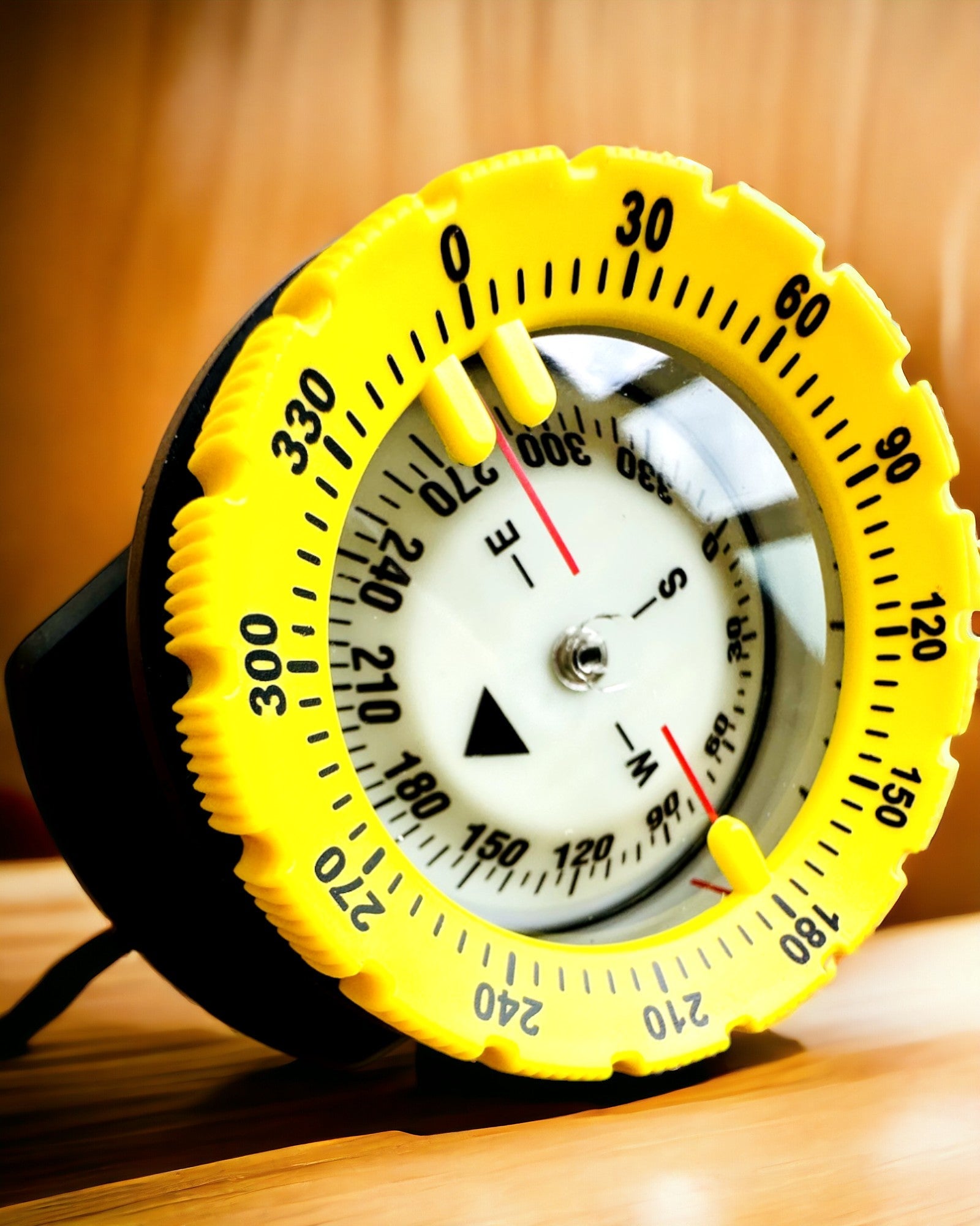 Taucherkompass AquaGuide - wasserdichter Kompass mit Leuchtfunktion und flexiblem Armband, Personalisierung möglich