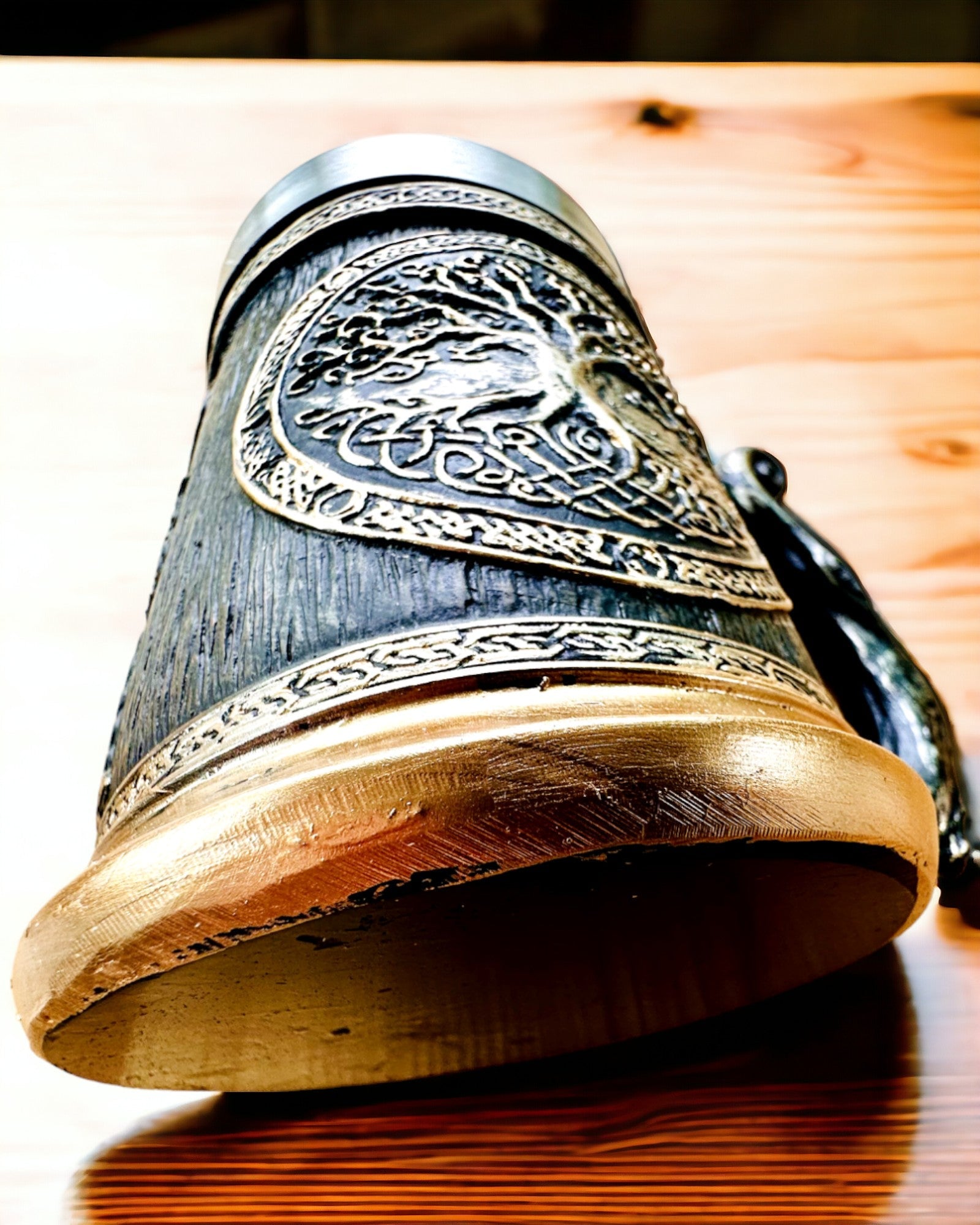 Nordischer Becher Weltenbaum - Meisterhafte Ausführung, 600 ml, Personalisierung mit Gravur möglich