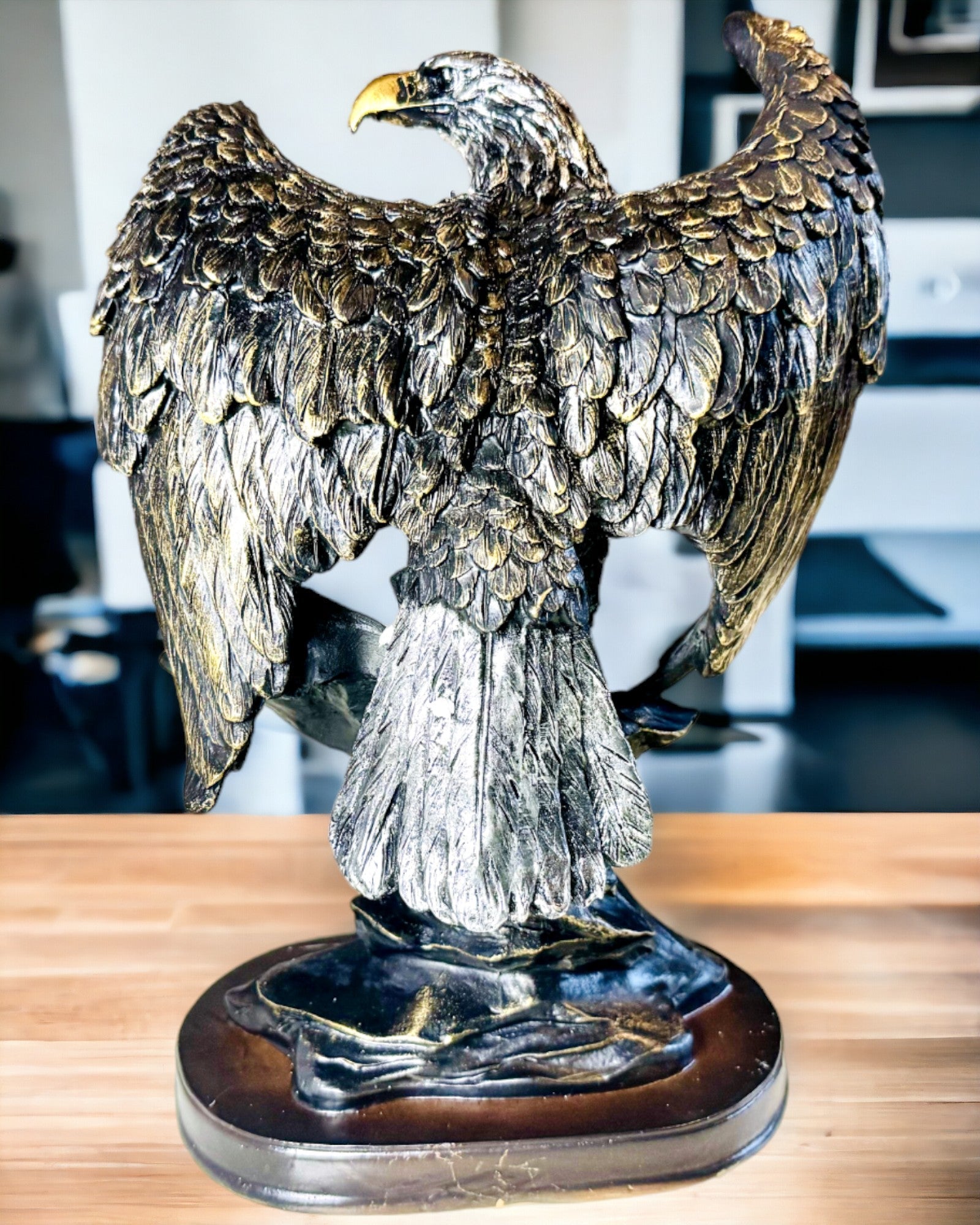 Dekorative Statue "Fliegender Adler" – Majestätisches Symbol für Stärke und Freiheit