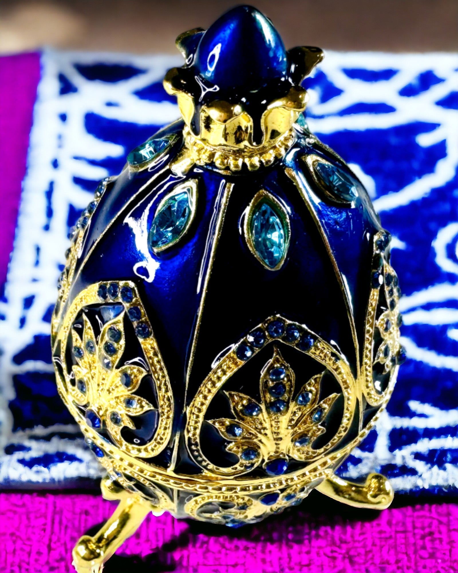Exklusives Fabergé-Ei - dunkelblaue Farbe – Dekorative Schmuckschatulle aus Emaille