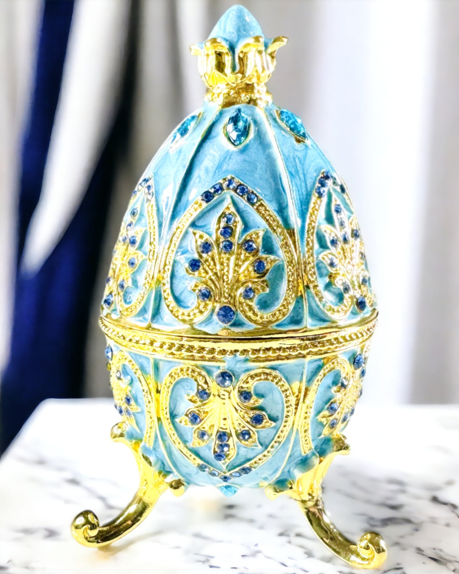 Himmlisches Fabergé-Ei – Emaillierter Schmuckorganisator - Farbe Himmelblau. Personalisierung mit Gravur