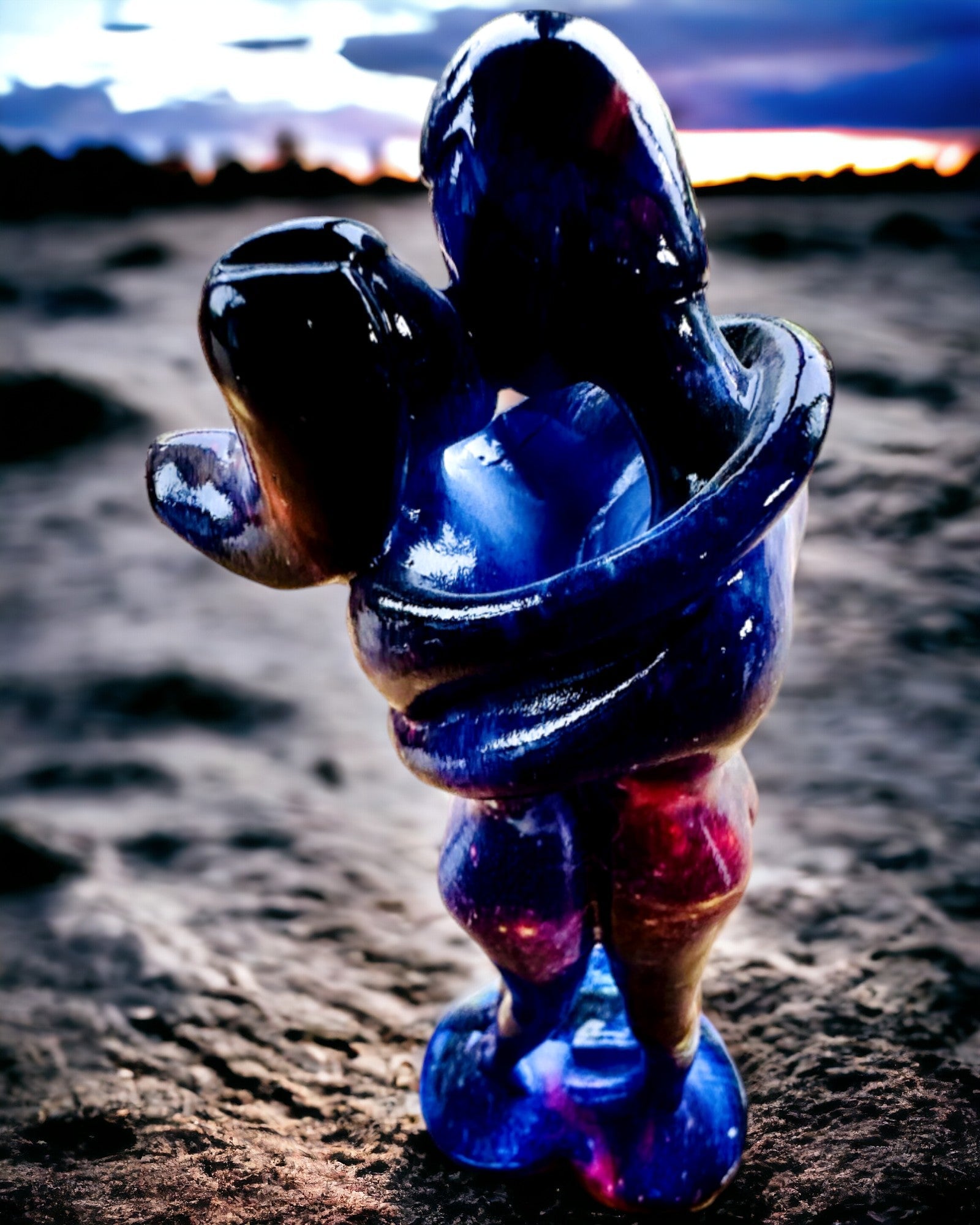 Kosmische Umarmung - Harzfigur mit Gravuroption