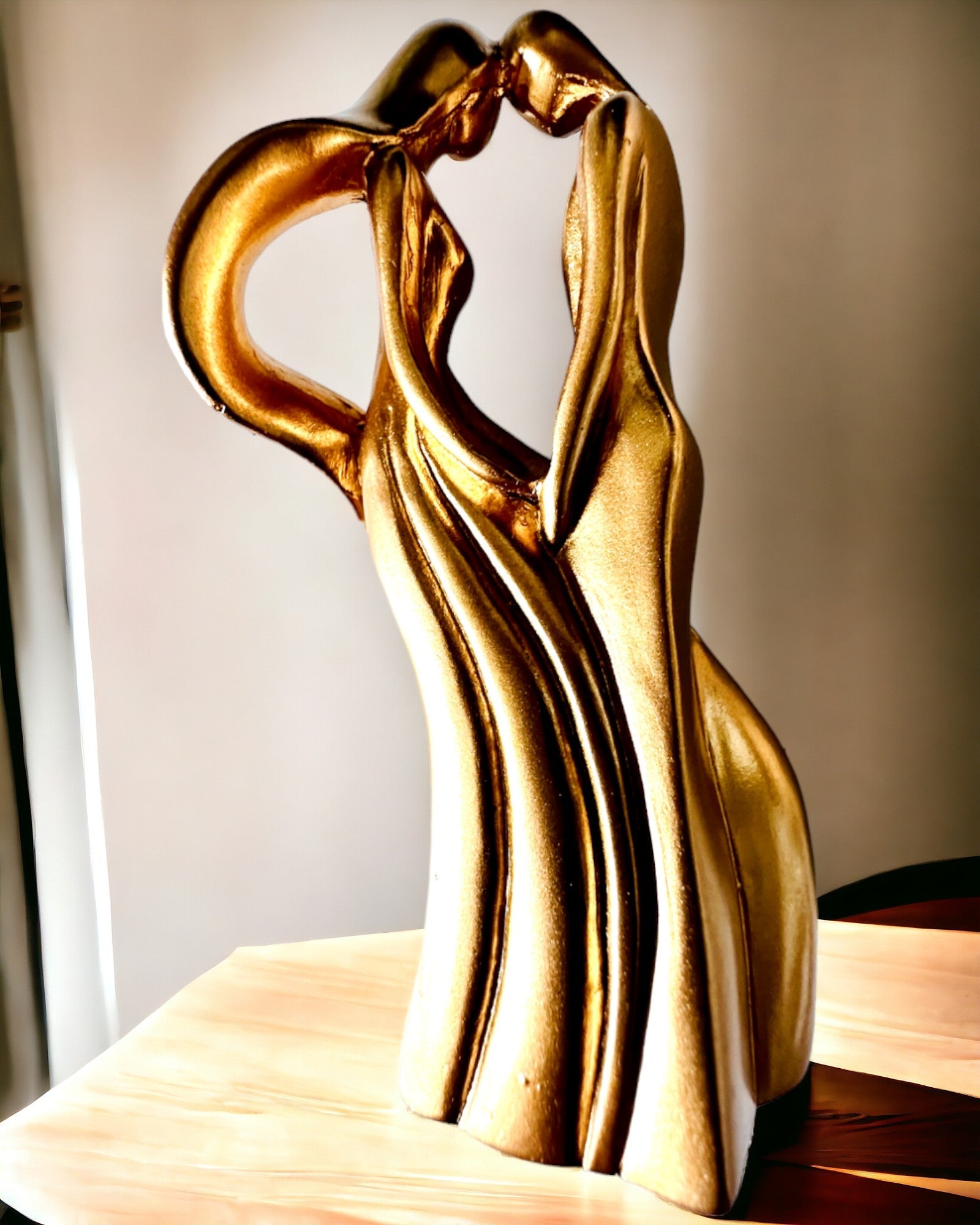 Skulptur der Liebe - "Ewige Leidenschaft" - Kleine dekorative Figur in Goldfarbe mit Gravuroption