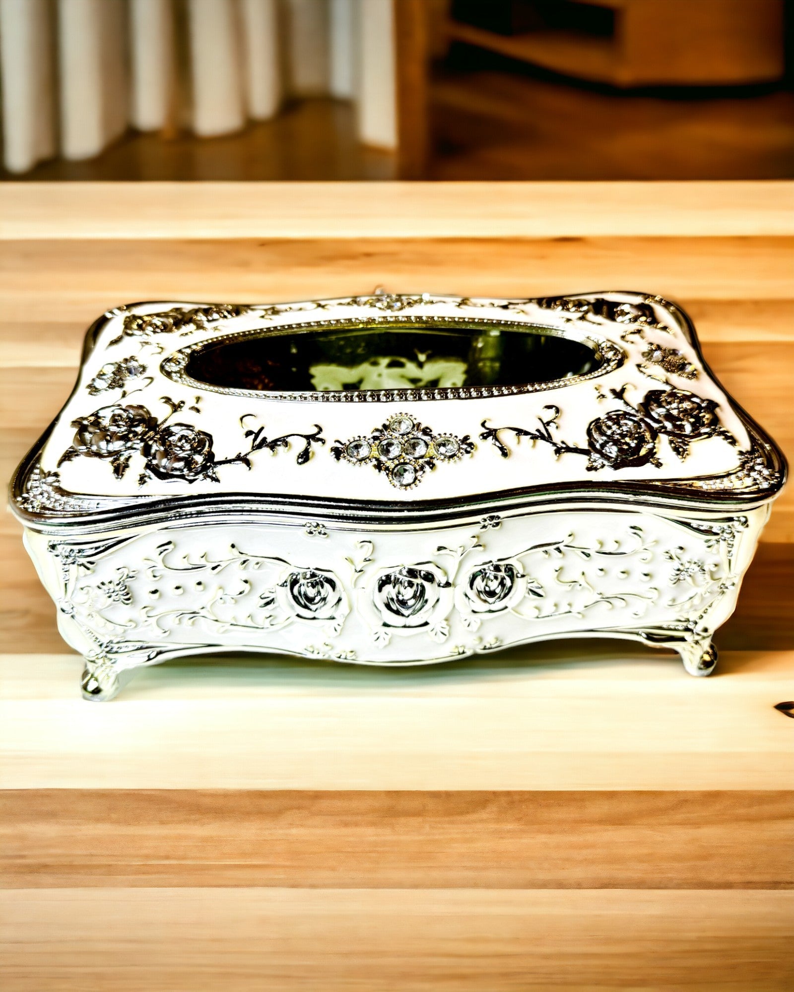 Taschentuchbox mit geprägtem Rosenmuster - Elegantes Wohnaccessoire, weiß