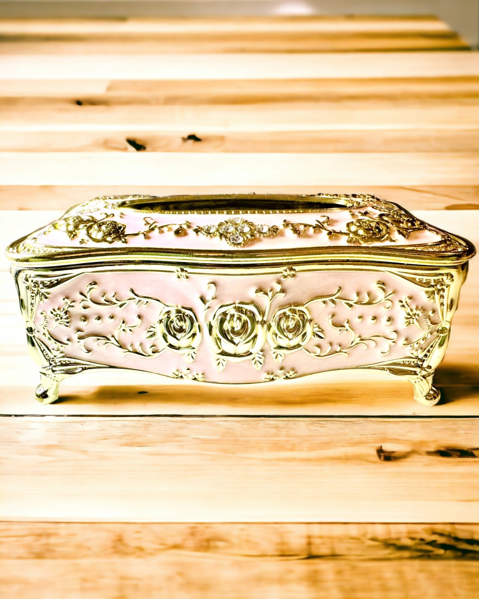 Elegante Rosa Taschentuchbox mit Geprägten Rosen – Luxuriöses Accessoire für Wohnzimmer, Hotel oder Club