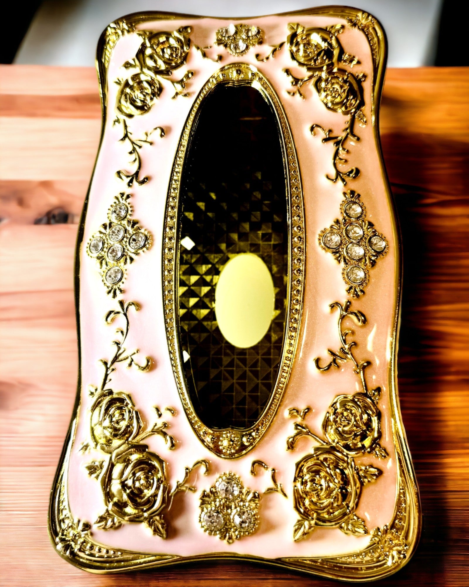 Elegante Rosa Taschentuchbox mit Geprägten Rosen – Luxuriöses Accessoire für Wohnzimmer, Hotel oder Club