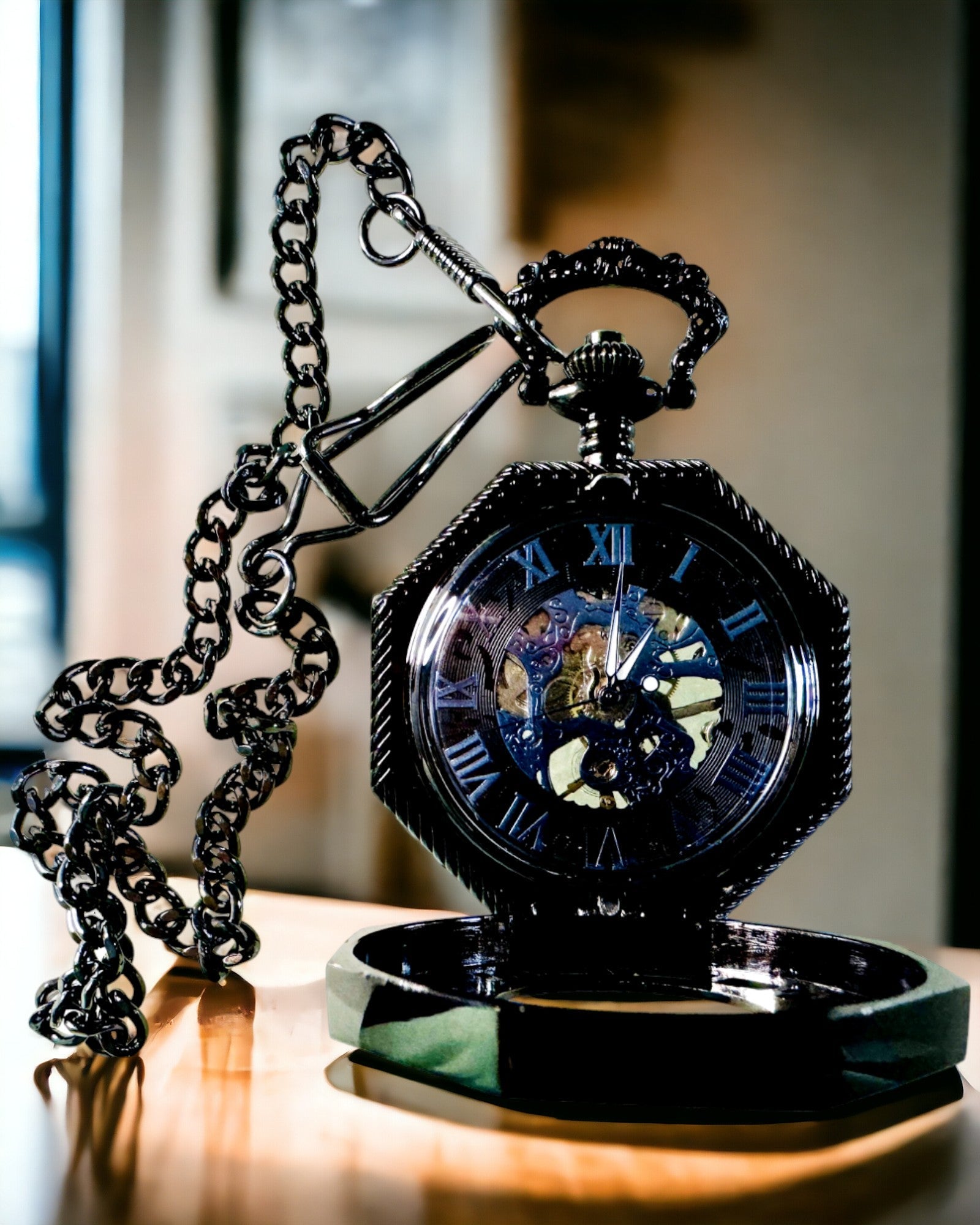 Klassische achteckige mechanische Taschenuhr im Steampunk-Stil in Schwarz, Gravur