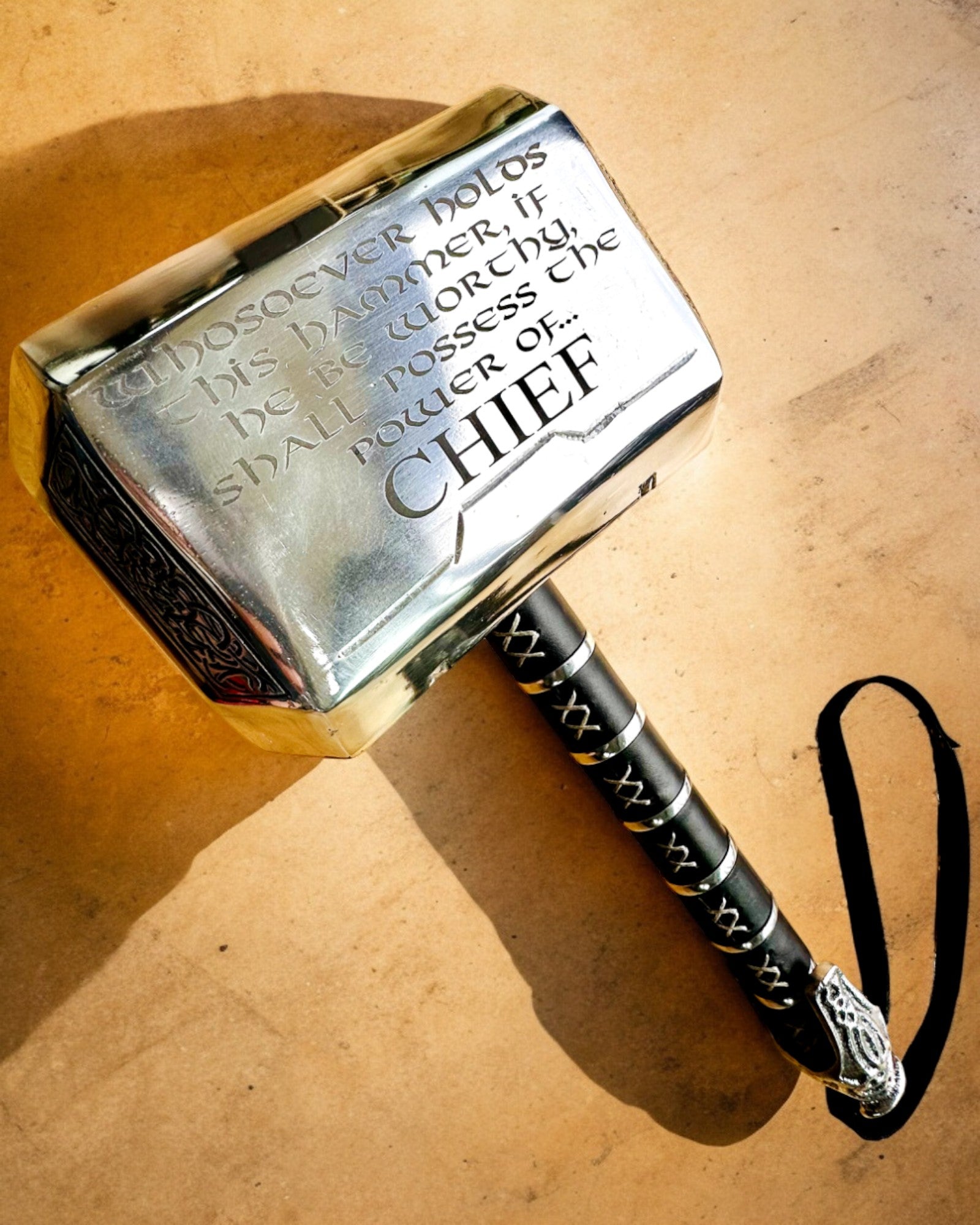 Thors Hammer "Chief" - Handgefertigter Handwerkshammer, Personalisierung mit Gravur als Geschenk