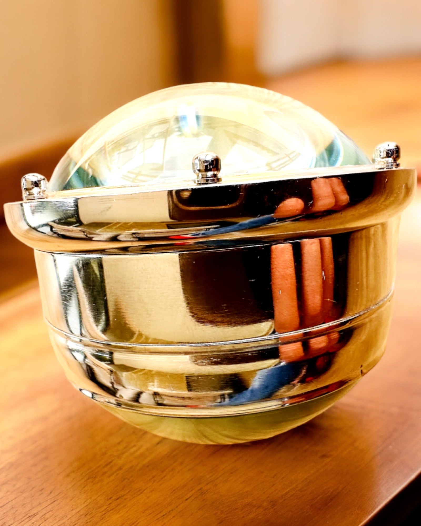 Bailey Compass Clock - Elegante Uhr mit Kompassmotiv und Gravurmöglichkeit