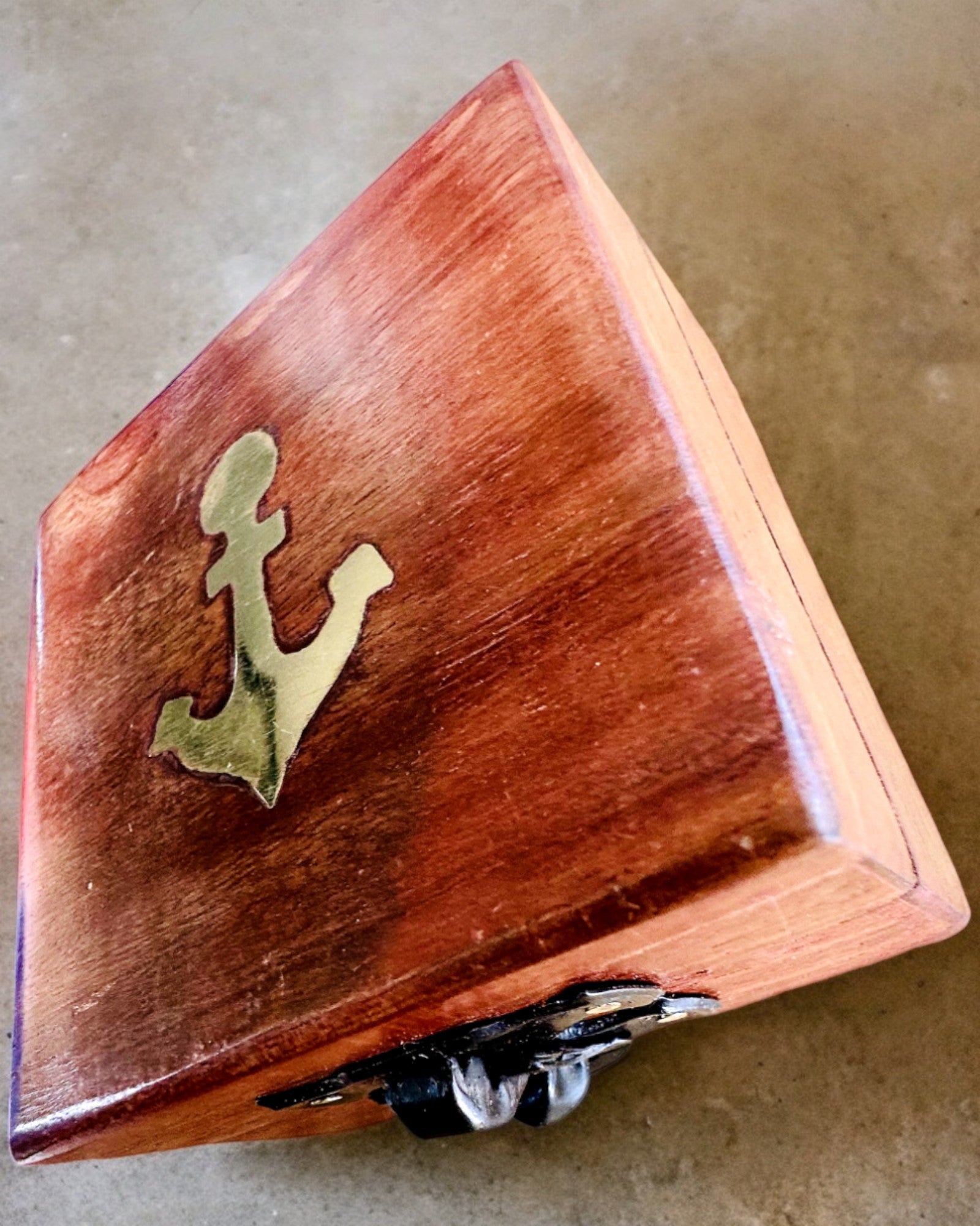 Holzkiste für den kompakten Kompass "Maritime" - Möglichkeit zur Personalisierung mit Gravur