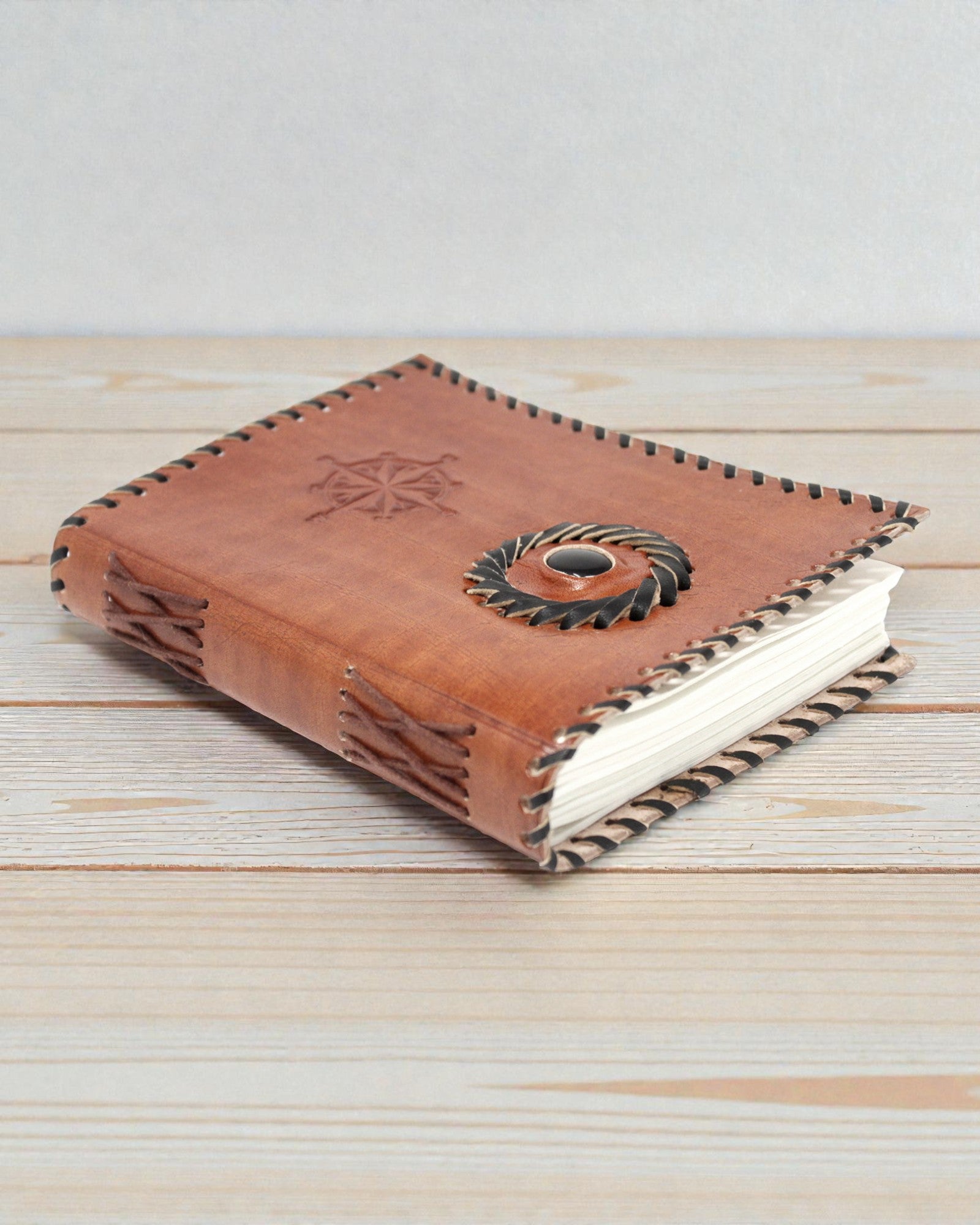 Lotse Onyx – Leder-Notizbuch mit schwarzem Onyx-Zierdetail und Kompass