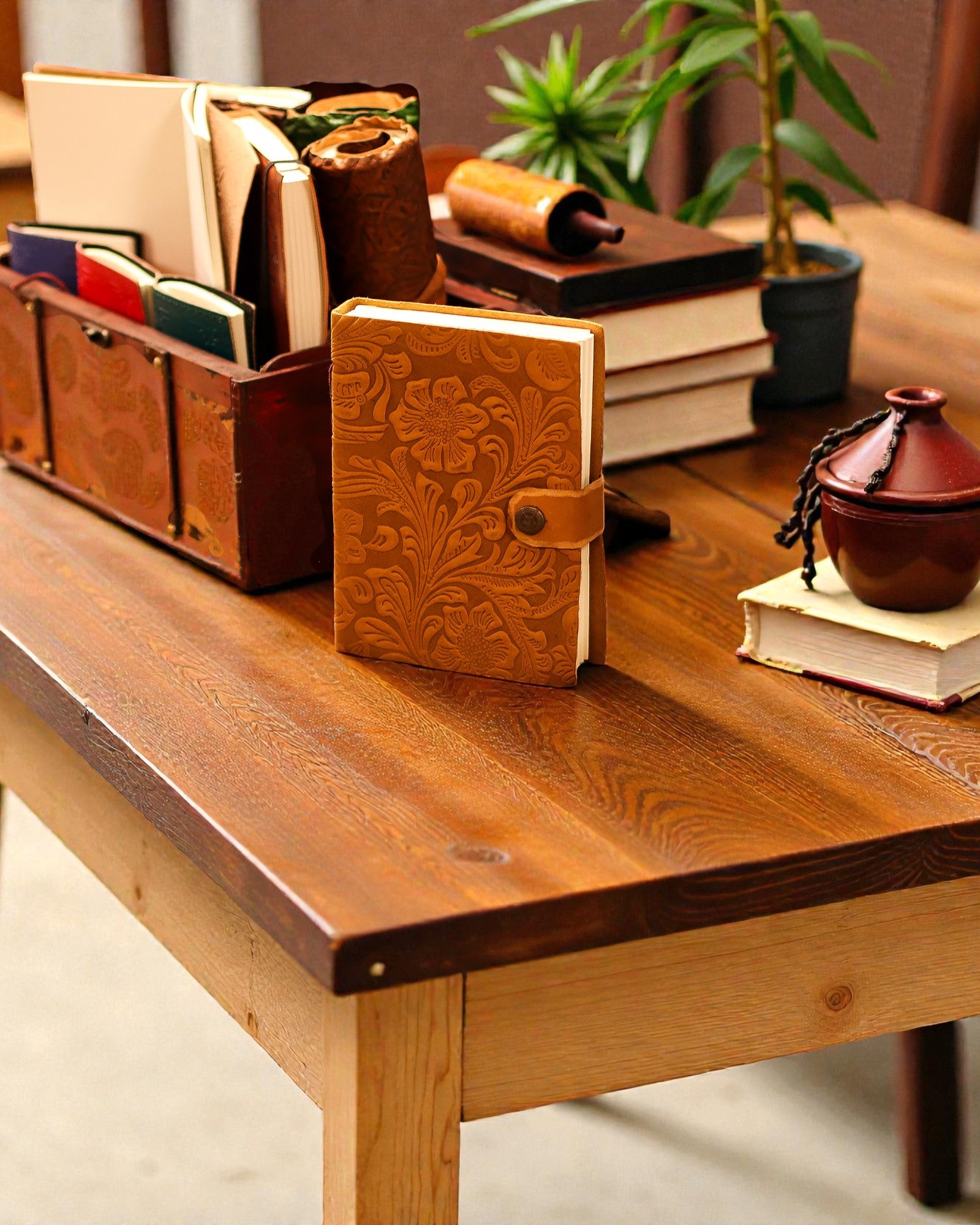 Leder-Notizbuch mit geprägten Blumen – braun (17,8 x 12,7 cm)