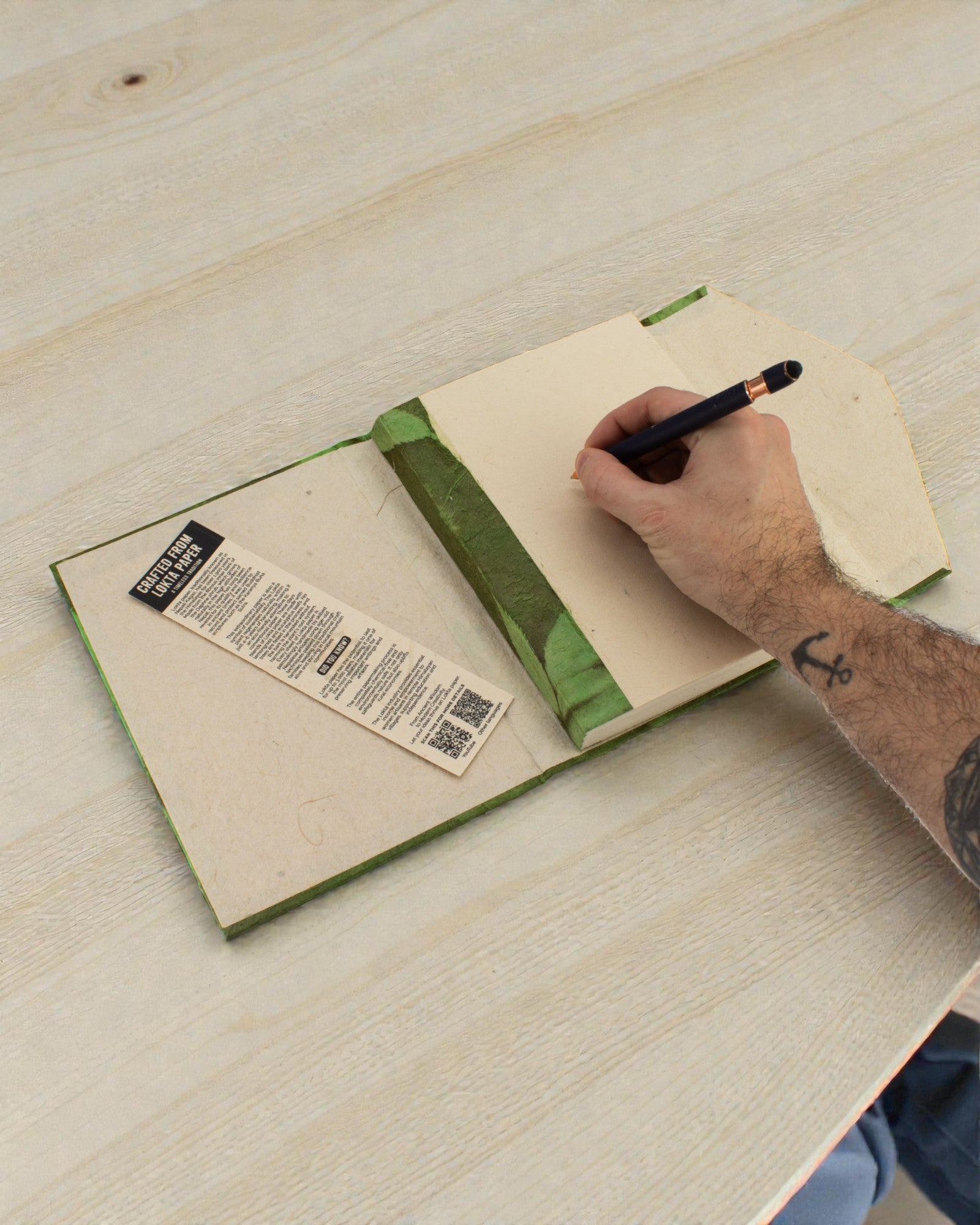 Großes Notizbuch im Ellbogenformat, kräftige Blumen – Waldgrün (45 Blätter, 21 x 15 cm)