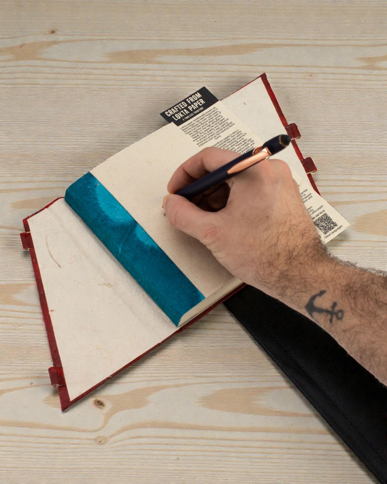 Mittleres Ellbogen-Notizbuch Lokta Kräftige Blumen – Rubinrot (45 Blätter, 15 x 12 cm)