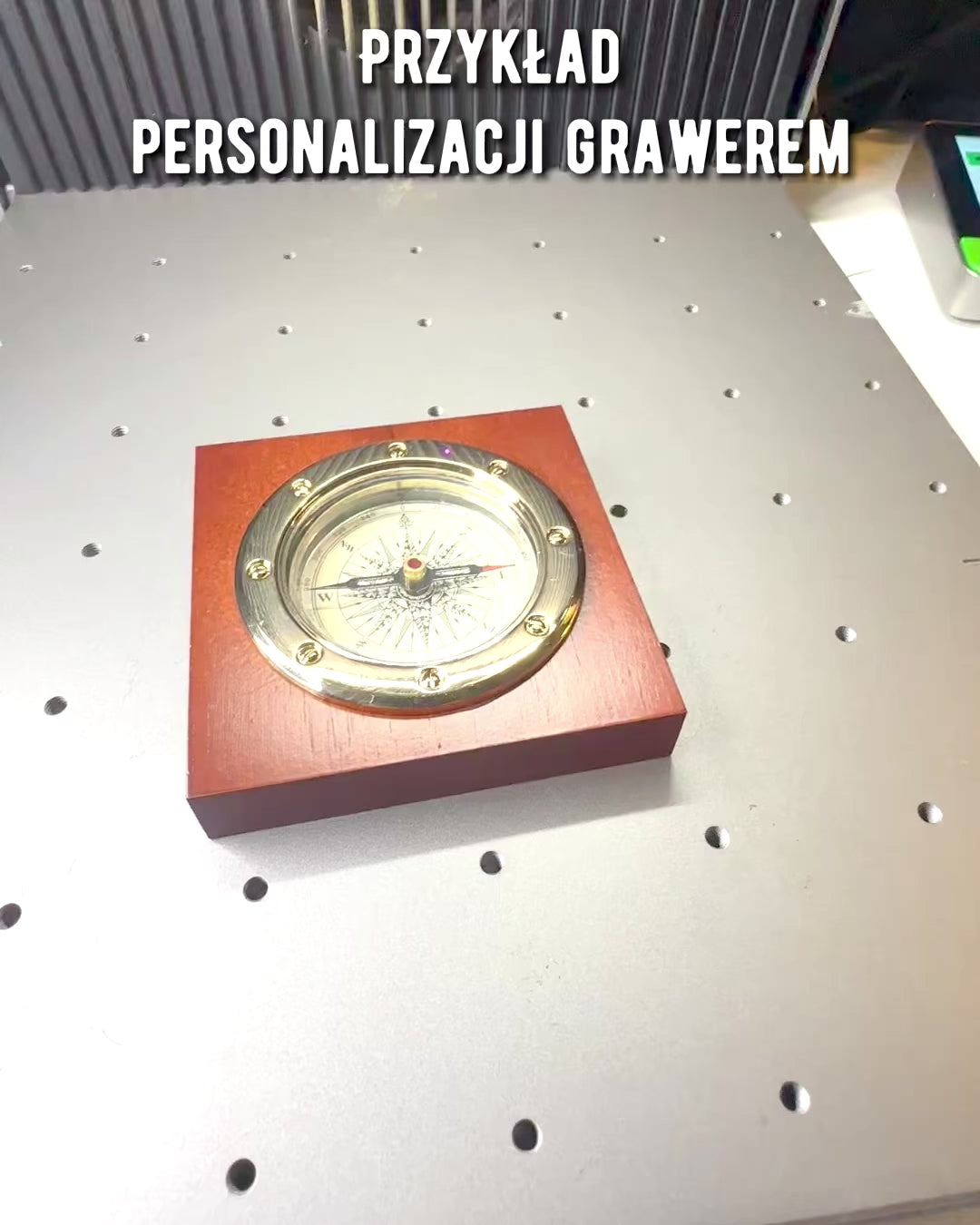 Kompass „Navigator2” - Klassische Eleganz in Messing und Holz, Personalisierung mit Gravur als Geschenk