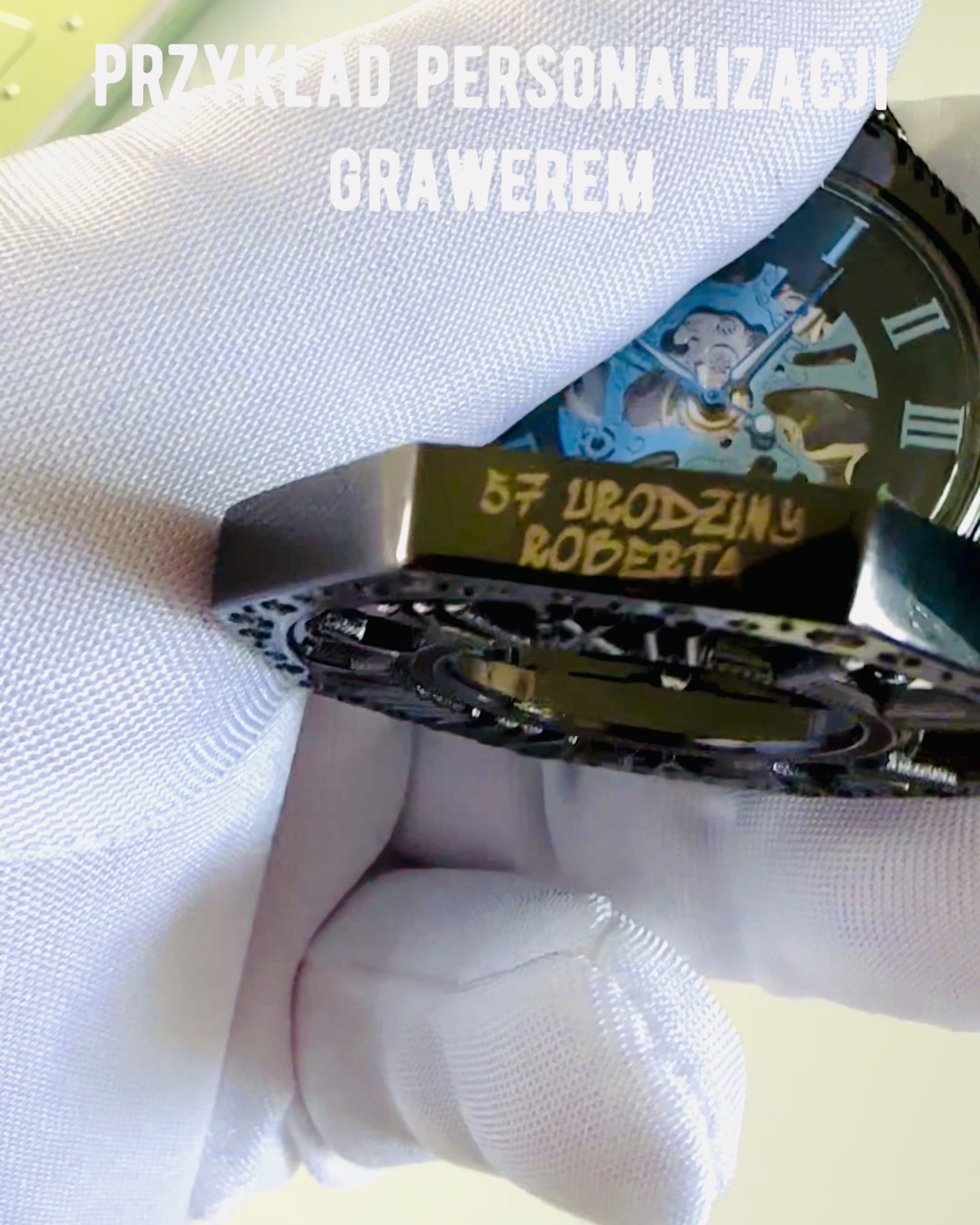 Klassische achteckige mechanische Taschenuhr im Steampunk-Stil in Schwarz, Gravur