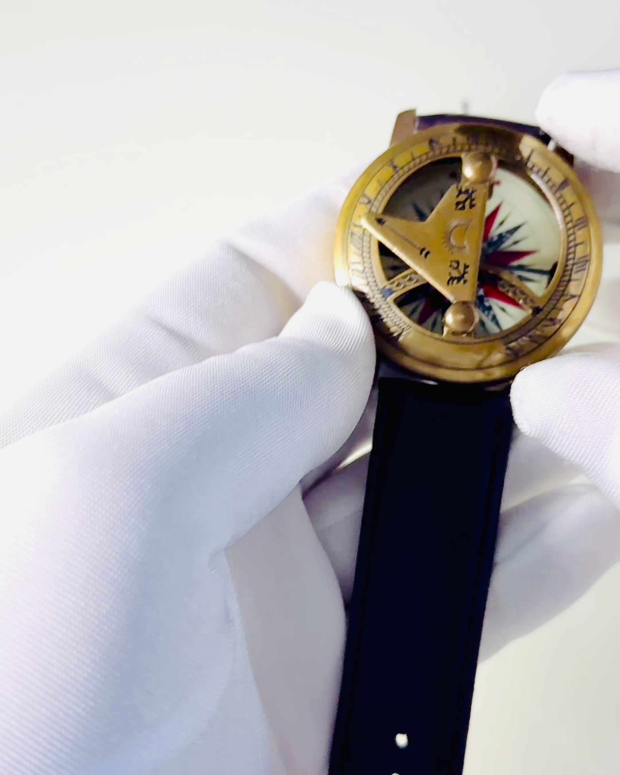 Sonnenuhr mit Kompass - Handgefertigt, Authentisches Handwerk, Gravurmöglichkeit