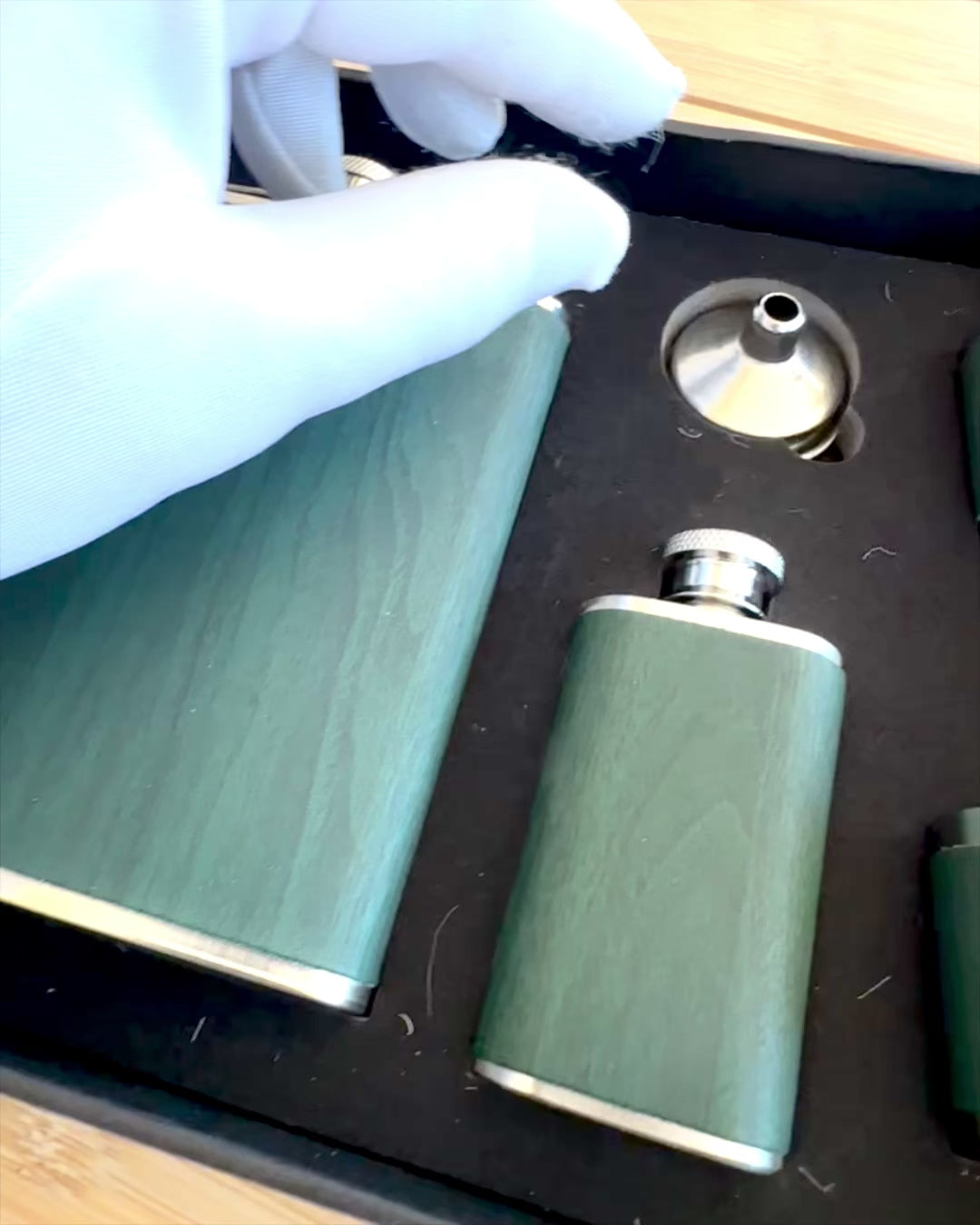 Flachmann-Set mit Gläsern "Forest Spirit", personalisiertes Geschenk mit Gravur