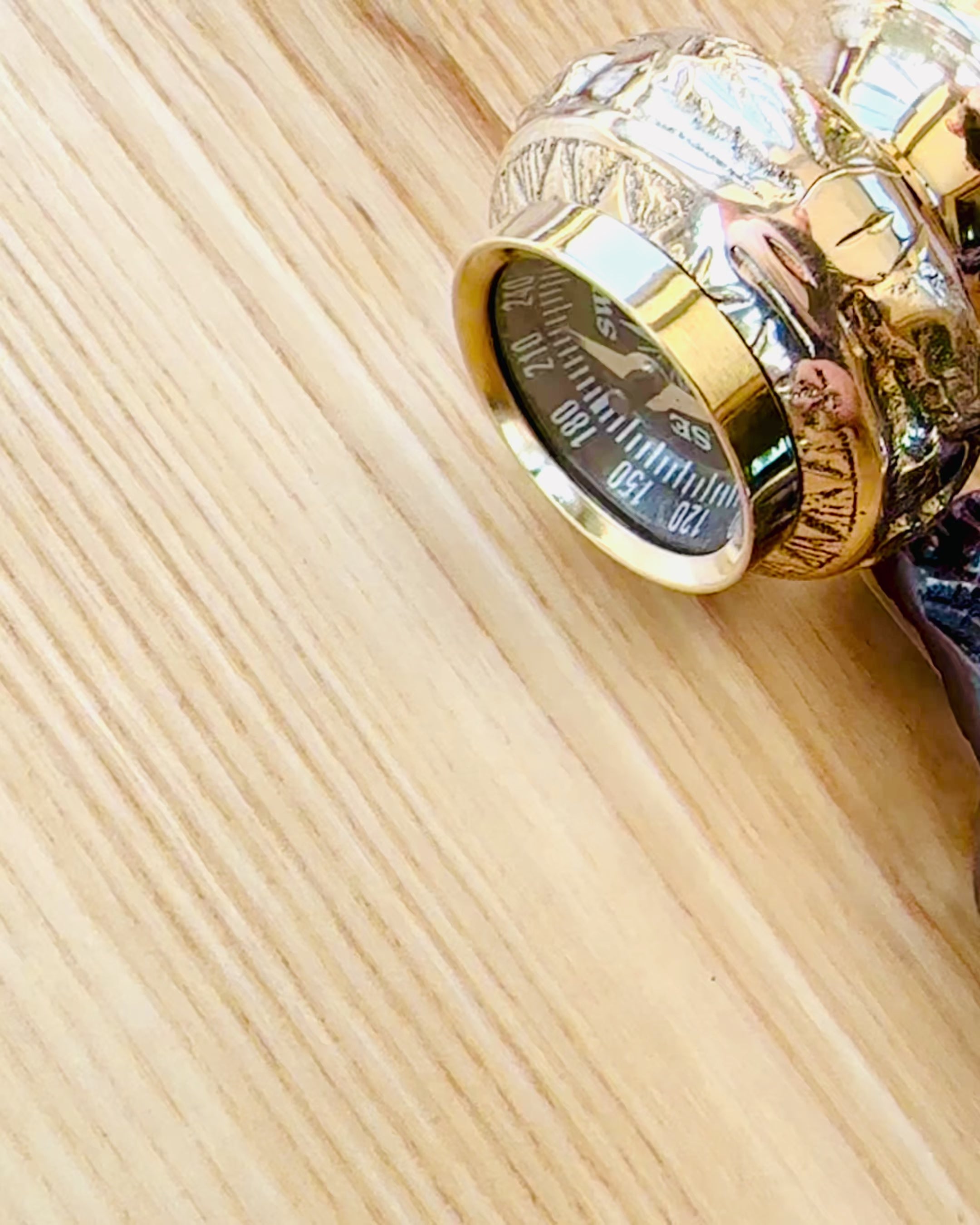 Kompasso Black - Spazierstock - Handgeschnitztes Holz - Exklusive Edition mit Gravurmöglichkeit