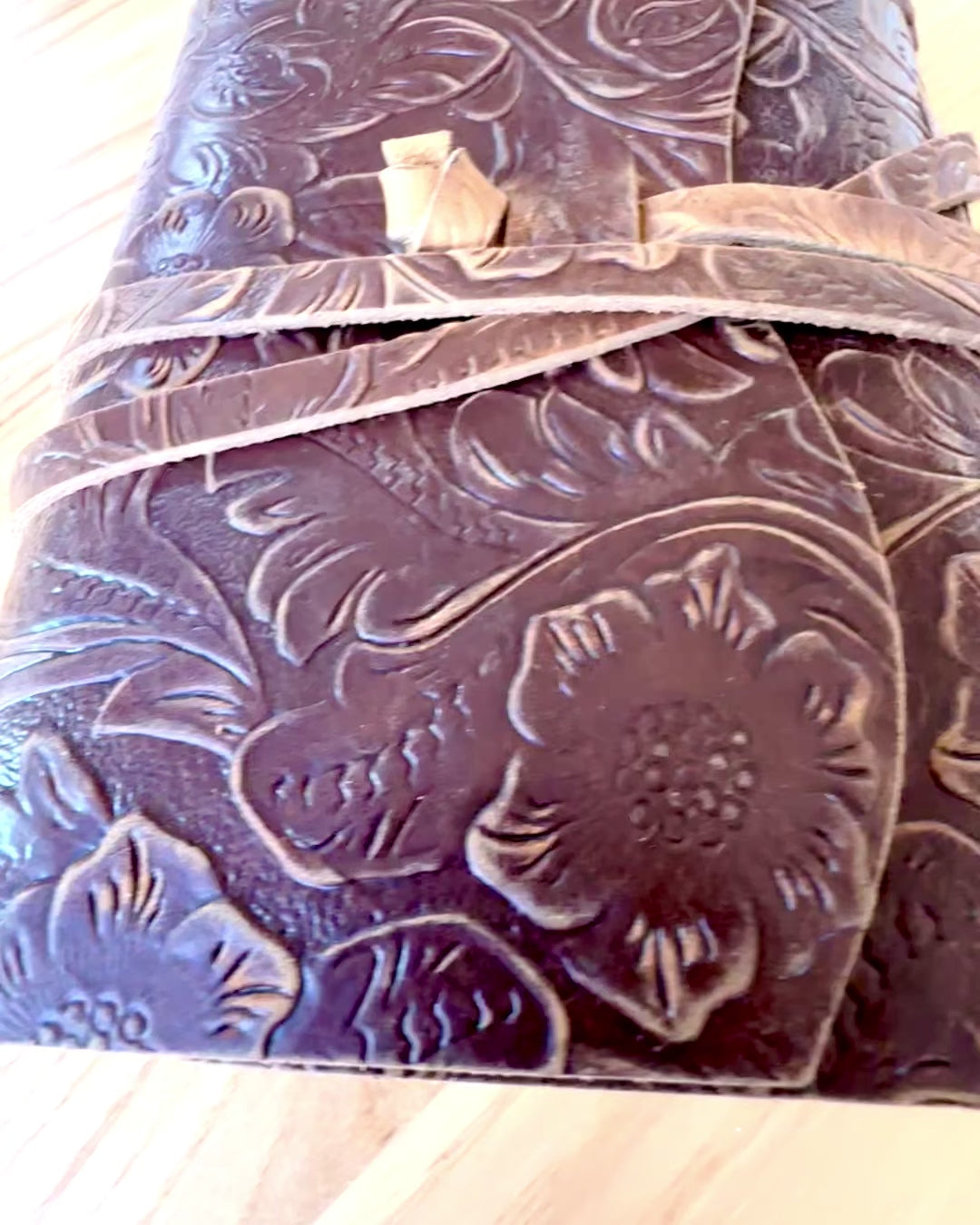 Premium-Ledernotizbuch "Eleganz der Natur" - 200 Seiten, 120g, Notizbuch, Skizzenbuch, 2 Farben zur Auswahl, Personalisierung mit Gravur