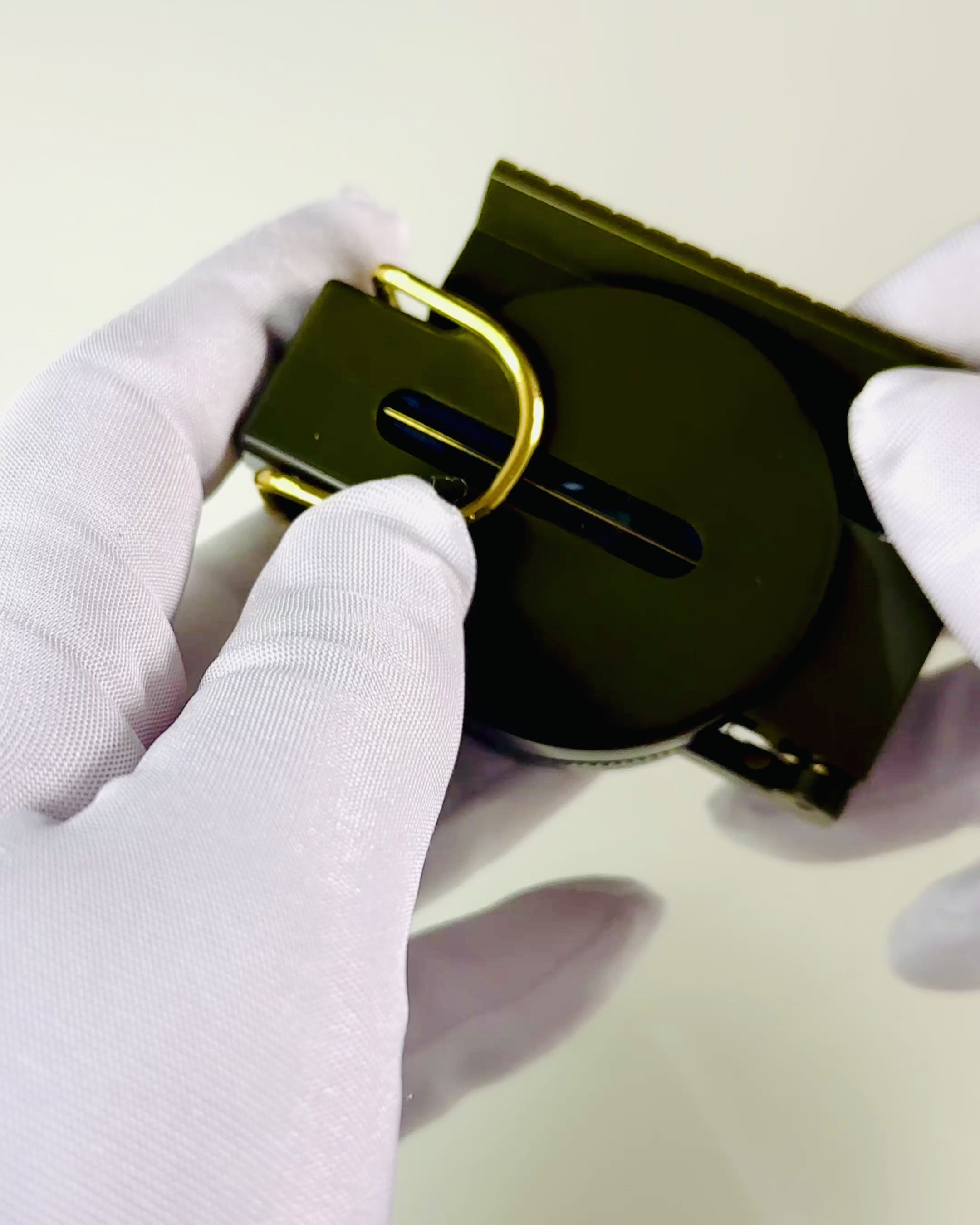 Wasserdichter Kompass mit hoher Präzision in Armeegrün – Zuverlässig in der Orientierung, Gravur möglich