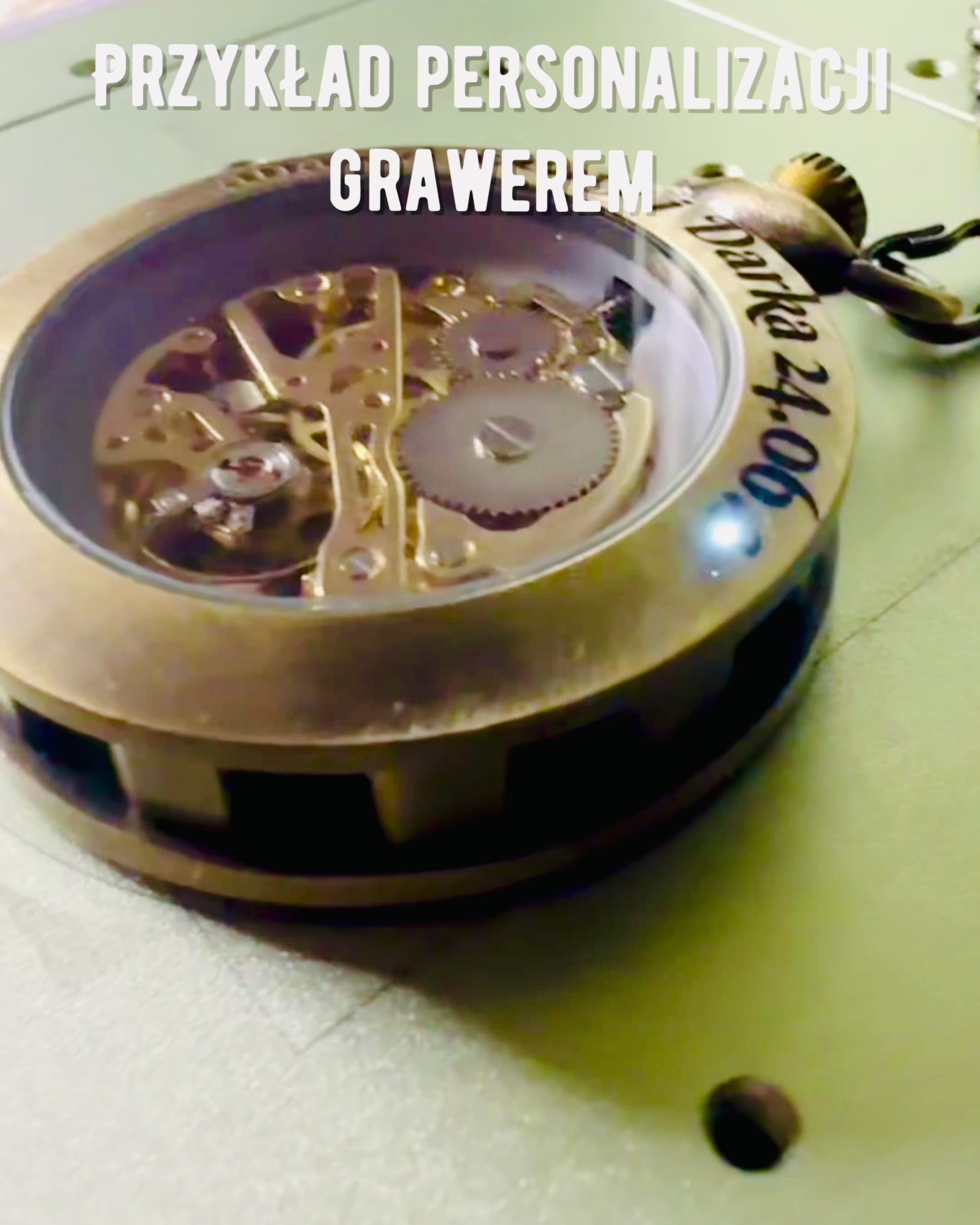 Retro Taschenuhr – Mechanisch, Farbe gesprenkeltes Gold mit Schwarz, Luxuriös, Wasserdicht, Halbautomatisch, Personalisierung mit Gravur