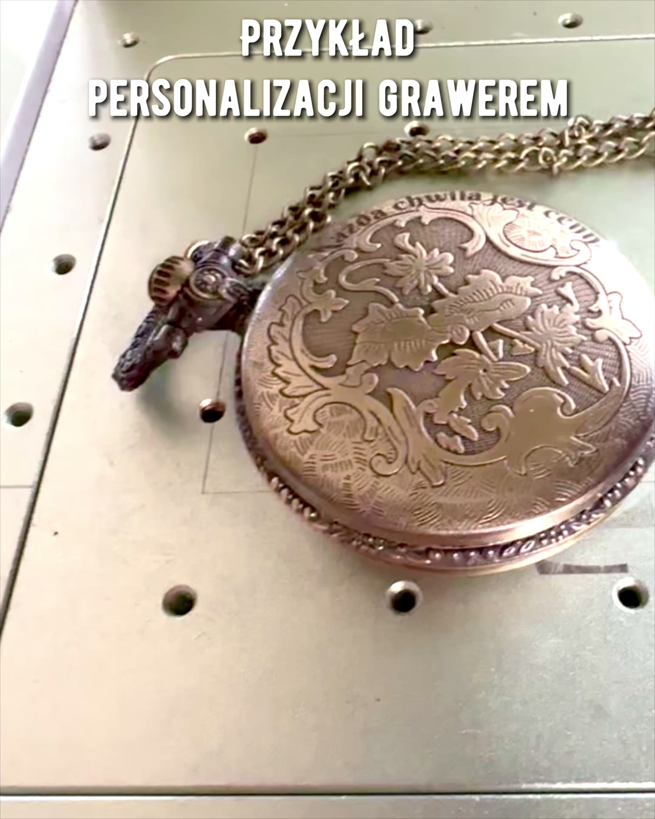 Klassische Quarztaschenuhr mit Weltkarte – Vintage-Stil Anhänger mit Kette für Sie und Ihn, Gravur
