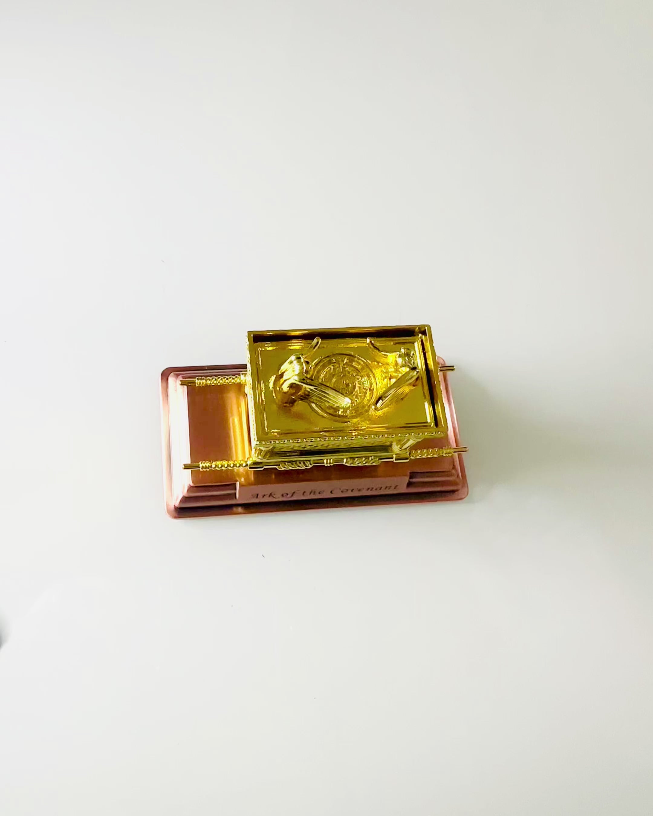 Majestätische Miniatur der Bundeslade in Goldfassung 11,2 x 5,8 x 7,3 cm - Exklusive Lade, Dekoration in Goldausführung
