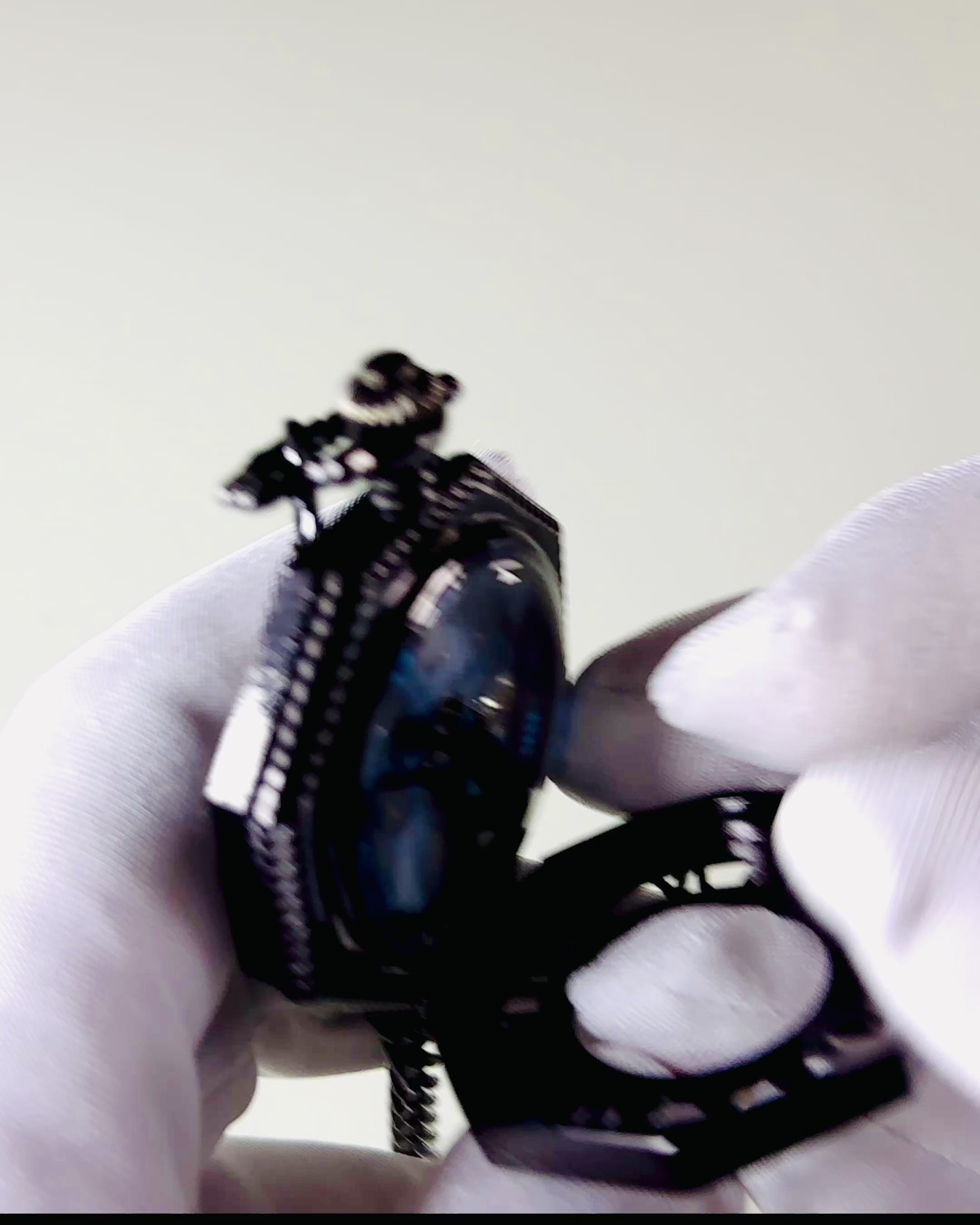 Klassische achteckige mechanische Taschenuhr im Steampunk-Stil in Schwarz, Gravur