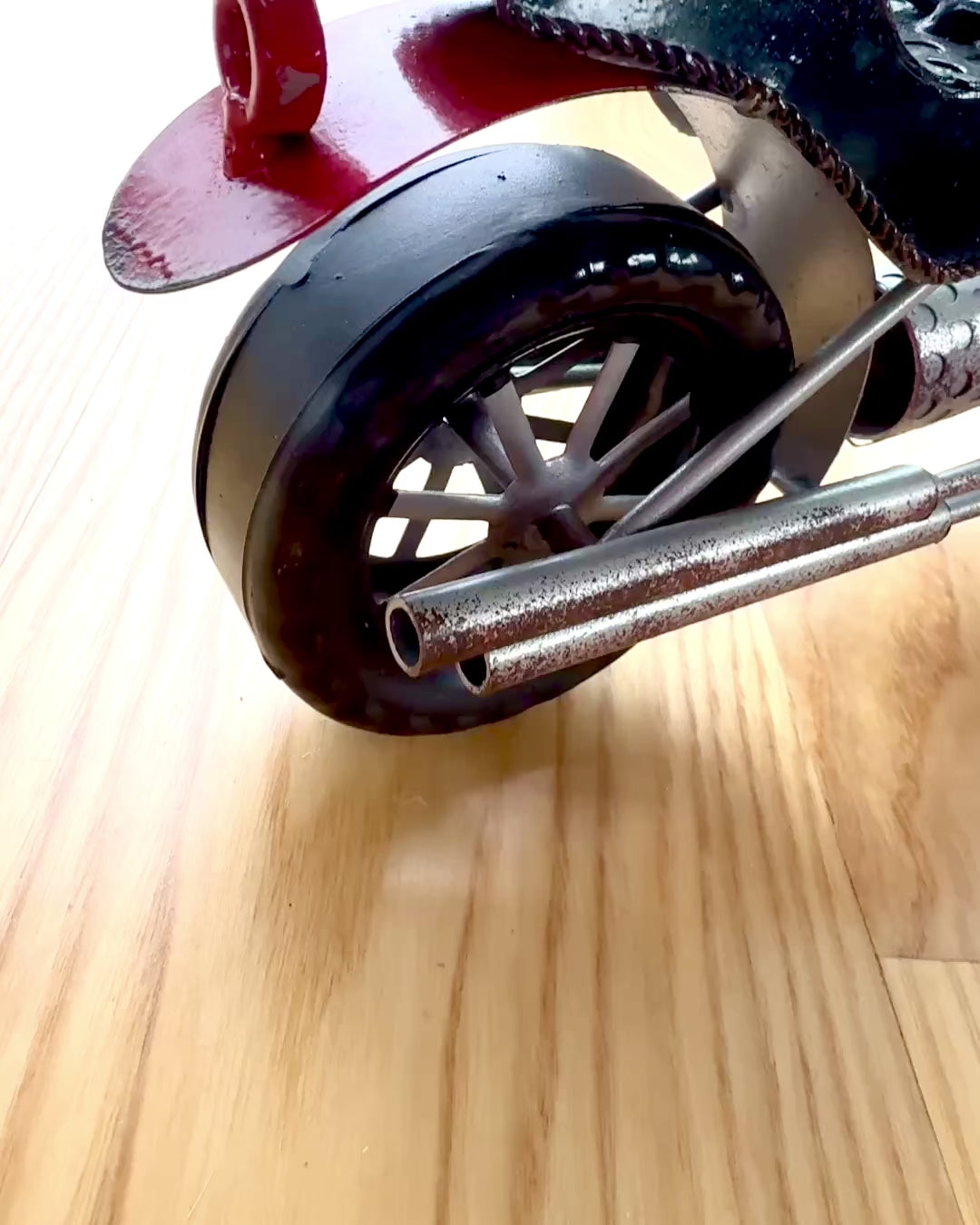 Metall-Weinhalter 40 cm lang, in Form eines Motorrads mit Gravurmöglichkeit als Geschenk