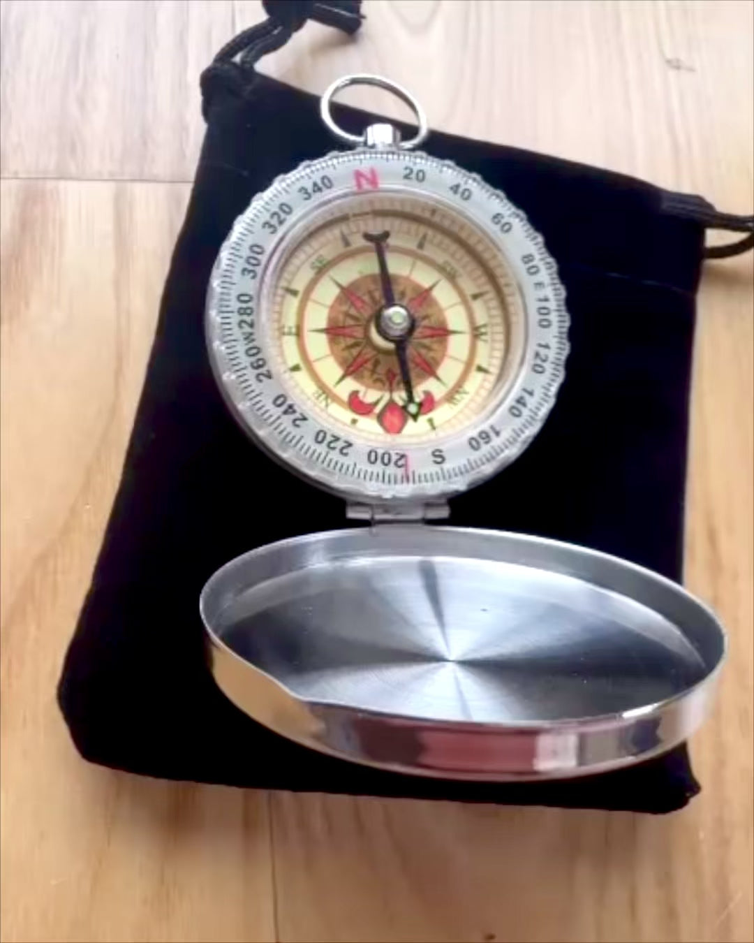 Wasserdichter Messingkompass mit Leuchteffekt - Unverzichtbar für Wanderungen und Camping, personalisiert mit Gravur