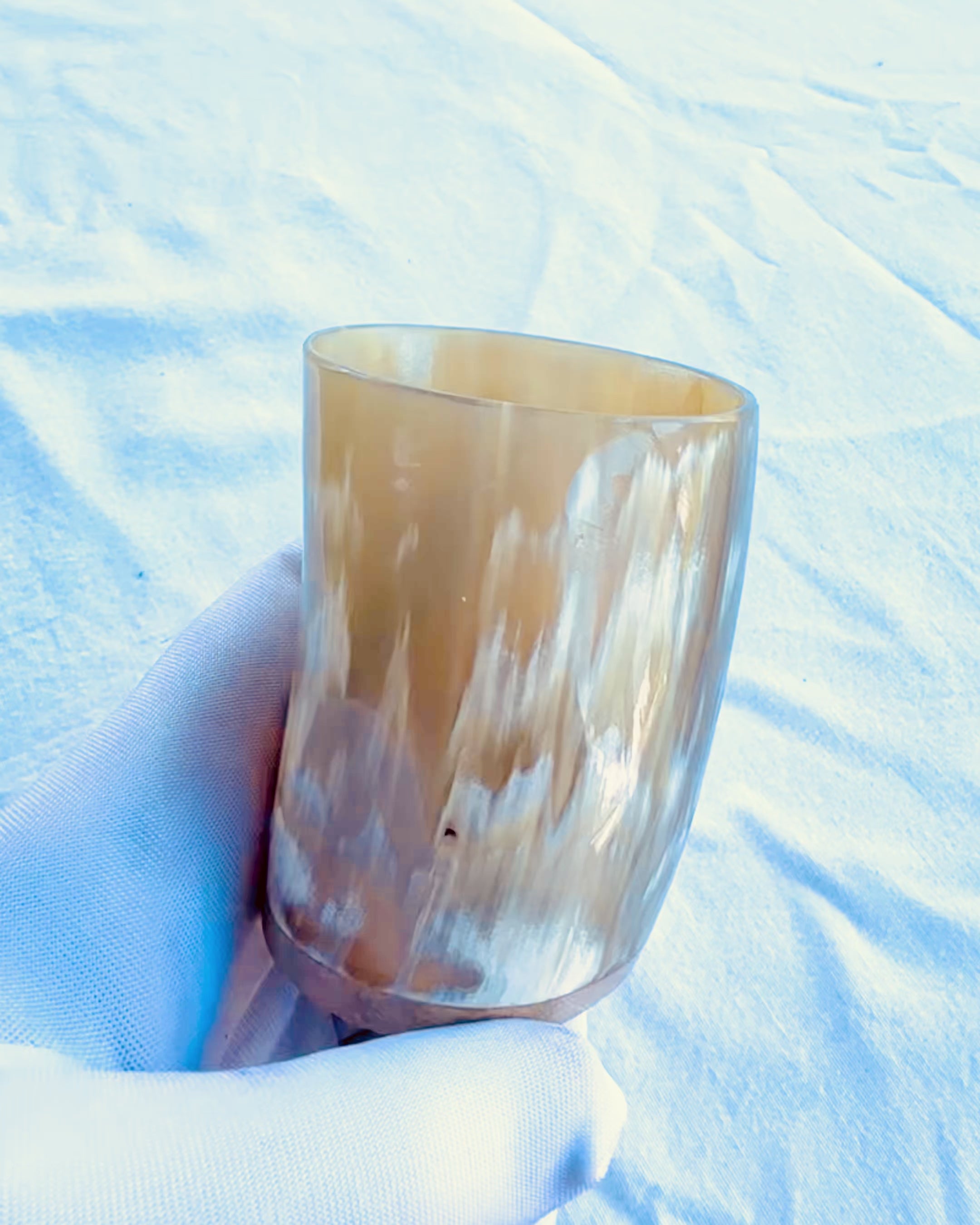 Handgefertigte kleine Tasse mit Gravurmöglichkeit, indisches Glas Tasse, Personalisierung als Geschenk möglich, Gravur. Helle Farbe