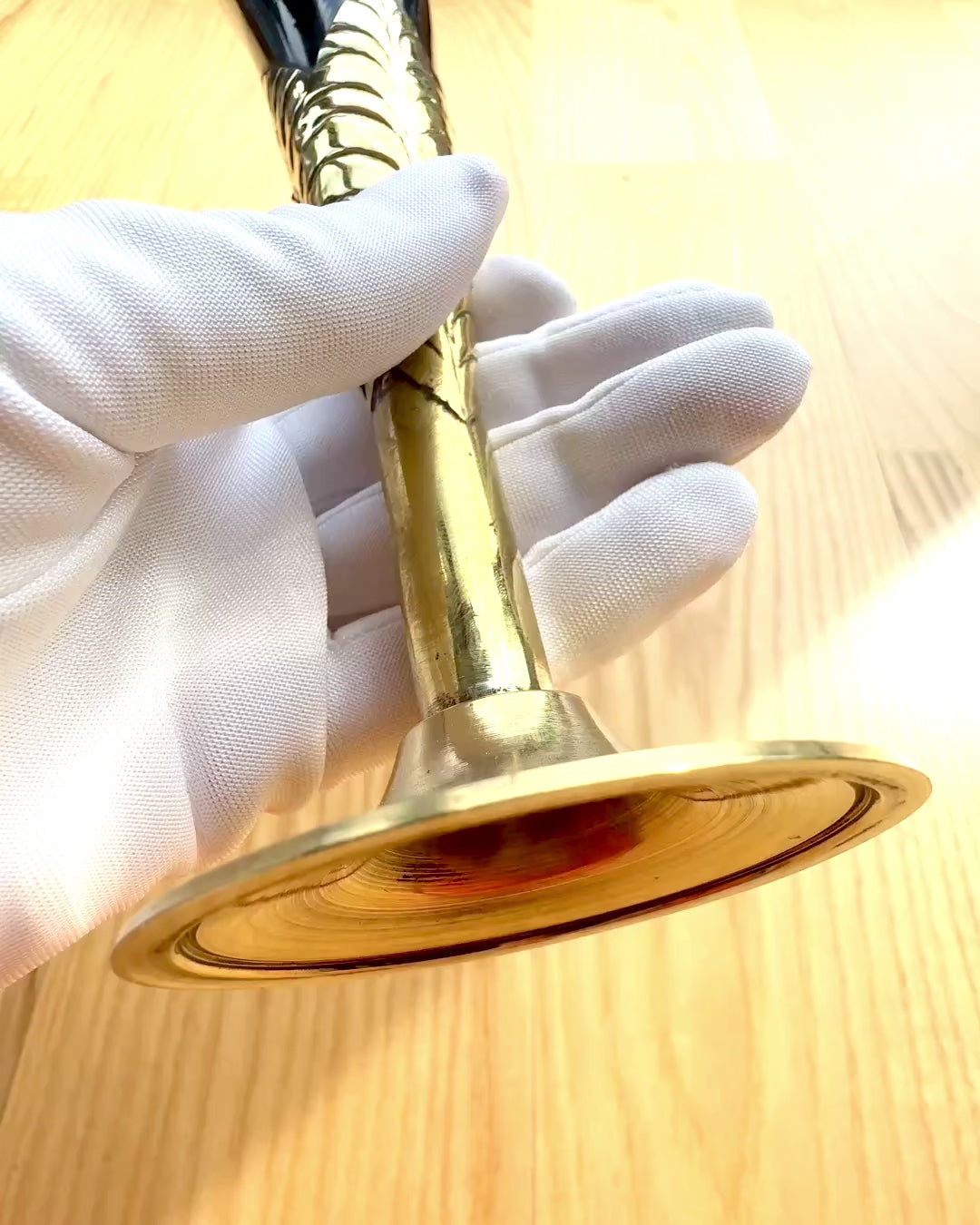 Glas „Geist des Handwerks” aus Büffelhorn und Messing – handgefertigt in Indien, 22 cm, Möglichkeit zur Personalisierung mit Gravur als Geschenk