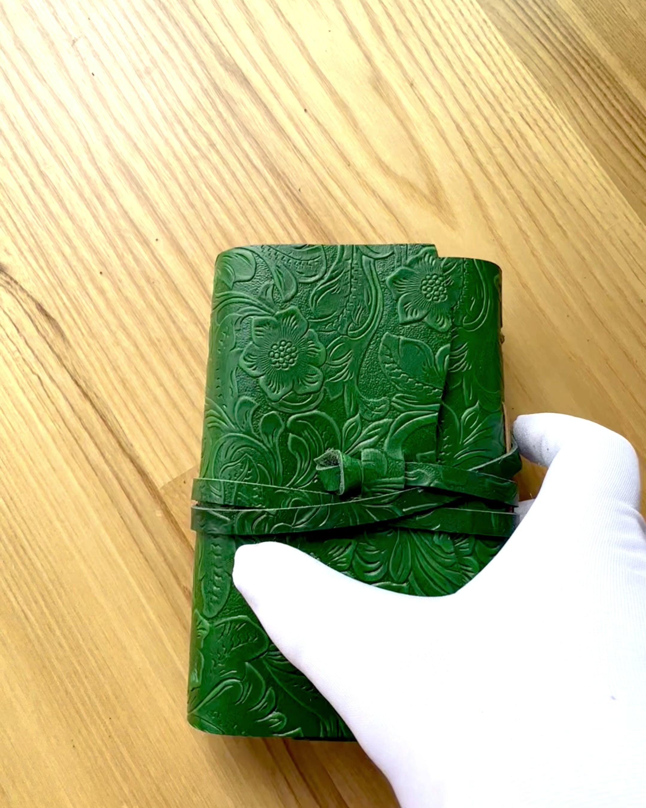 Premium-Ledernotizbuch "Eleganz der Natur" - 200 Seiten, 120g, Notizbuch, Skizzenbuch, 2 Farben zur Auswahl, Personalisierung mit Gravur