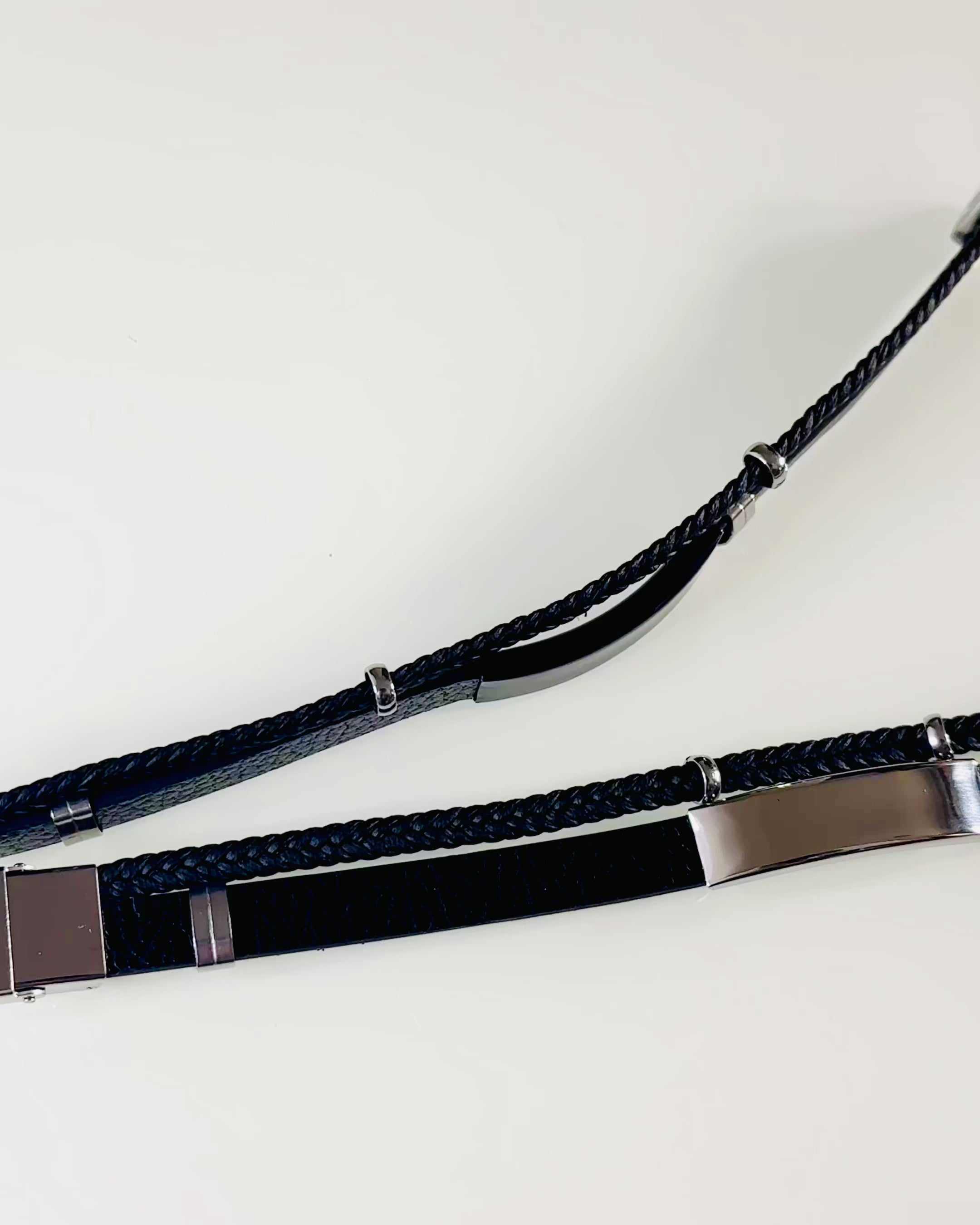 Herrenarmband aus PU-Leder und Edelstahl mit Gravurmöglichkeit – Erhältlich in Zwei Farbvarianten