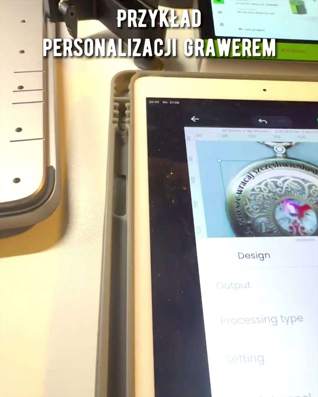 Vintage-Navigationskompass mit filigranem Muster – in Braun-Gold