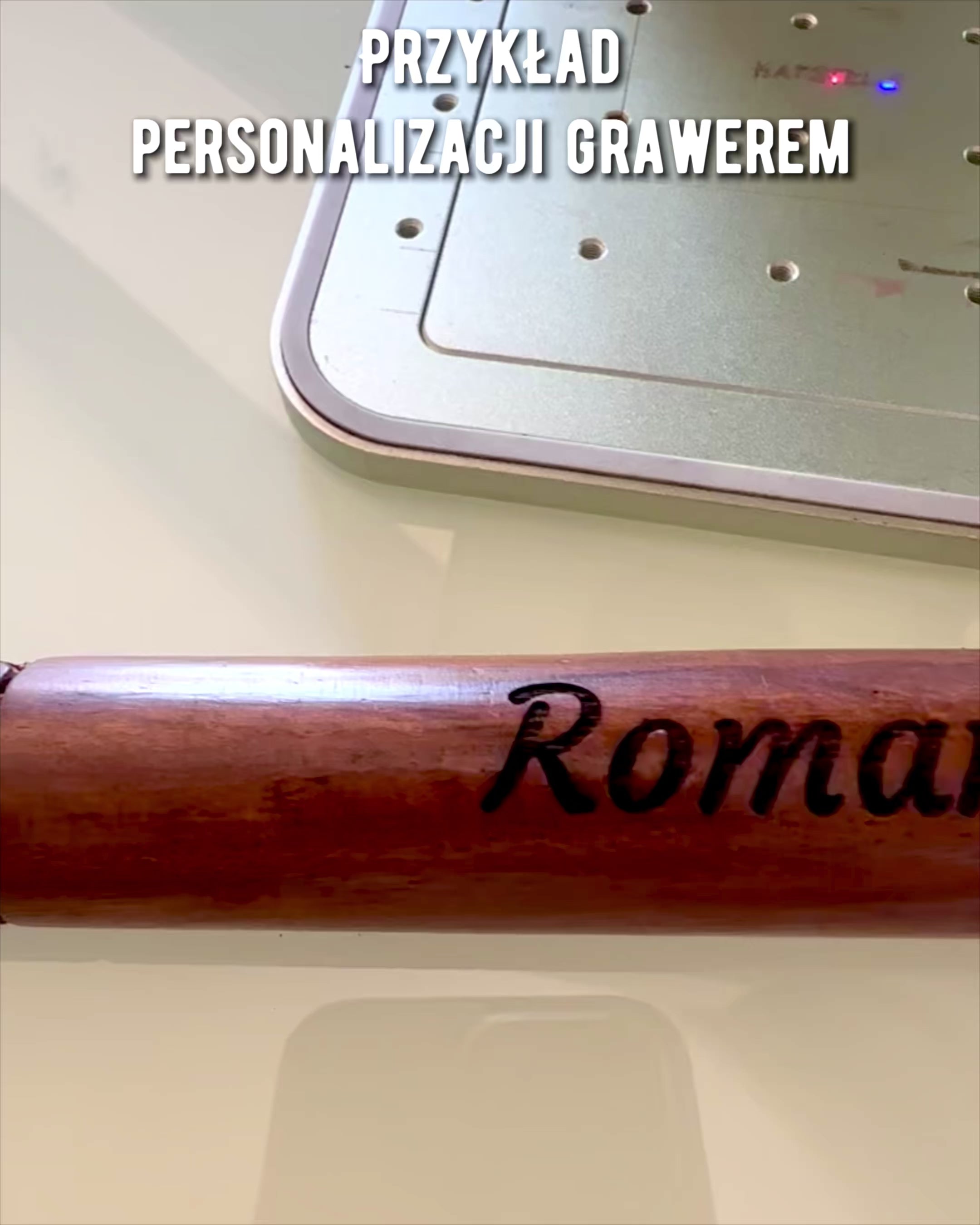 Handgeschnitzter Wanderstock zum Spazieren "Königlicher Wanderer" in braun mit Mustern