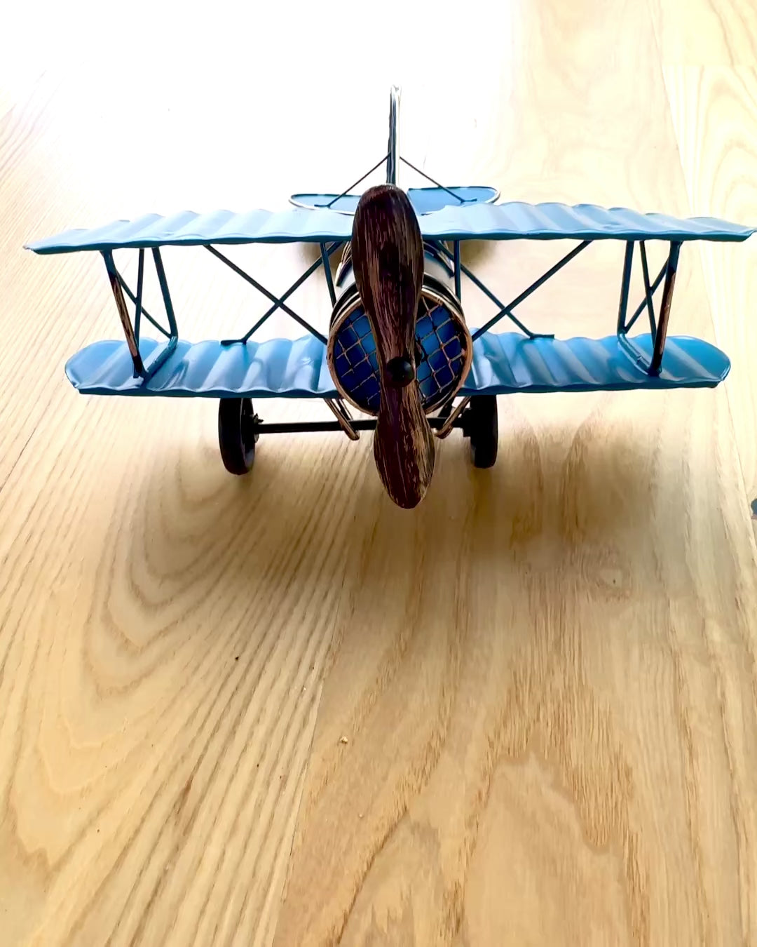 Metallmodellflugzeug Blue Baron – retro, als Geschenk, mit Gravuroption