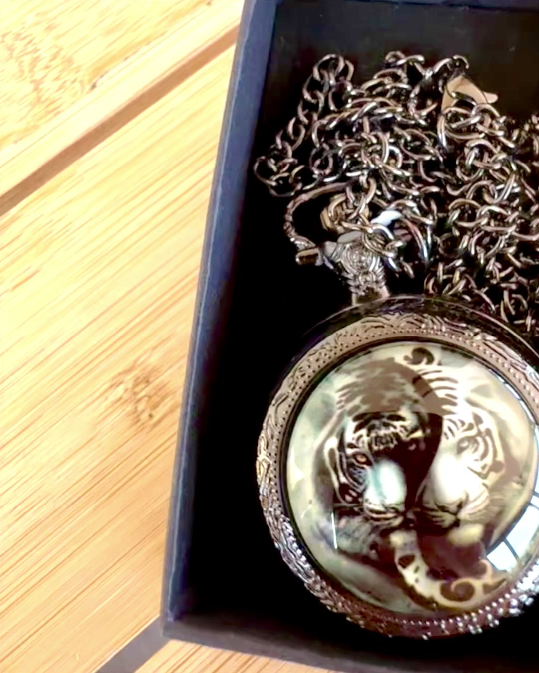 Taschenuhr "Tygriseleganz" aus Edelstahl mit Gravuroption als Geschenk