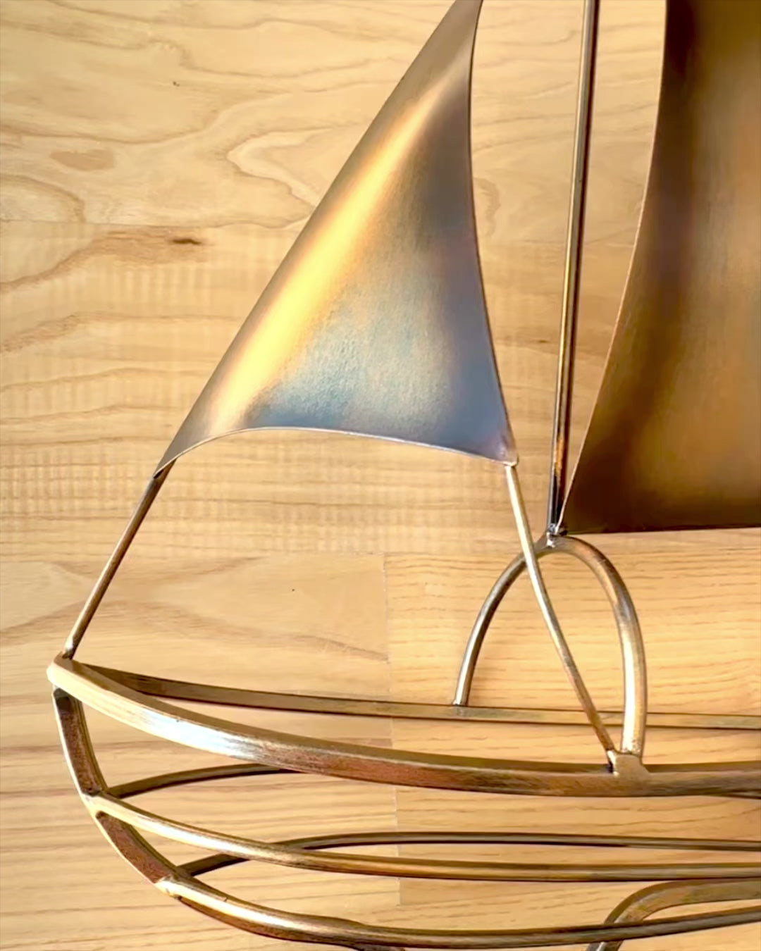 Metall-Weinregal 45 cm hoch, "Seglerfantasie" - in Form eines Segelschiffs mit Gravurmöglichkeit als Geschenk