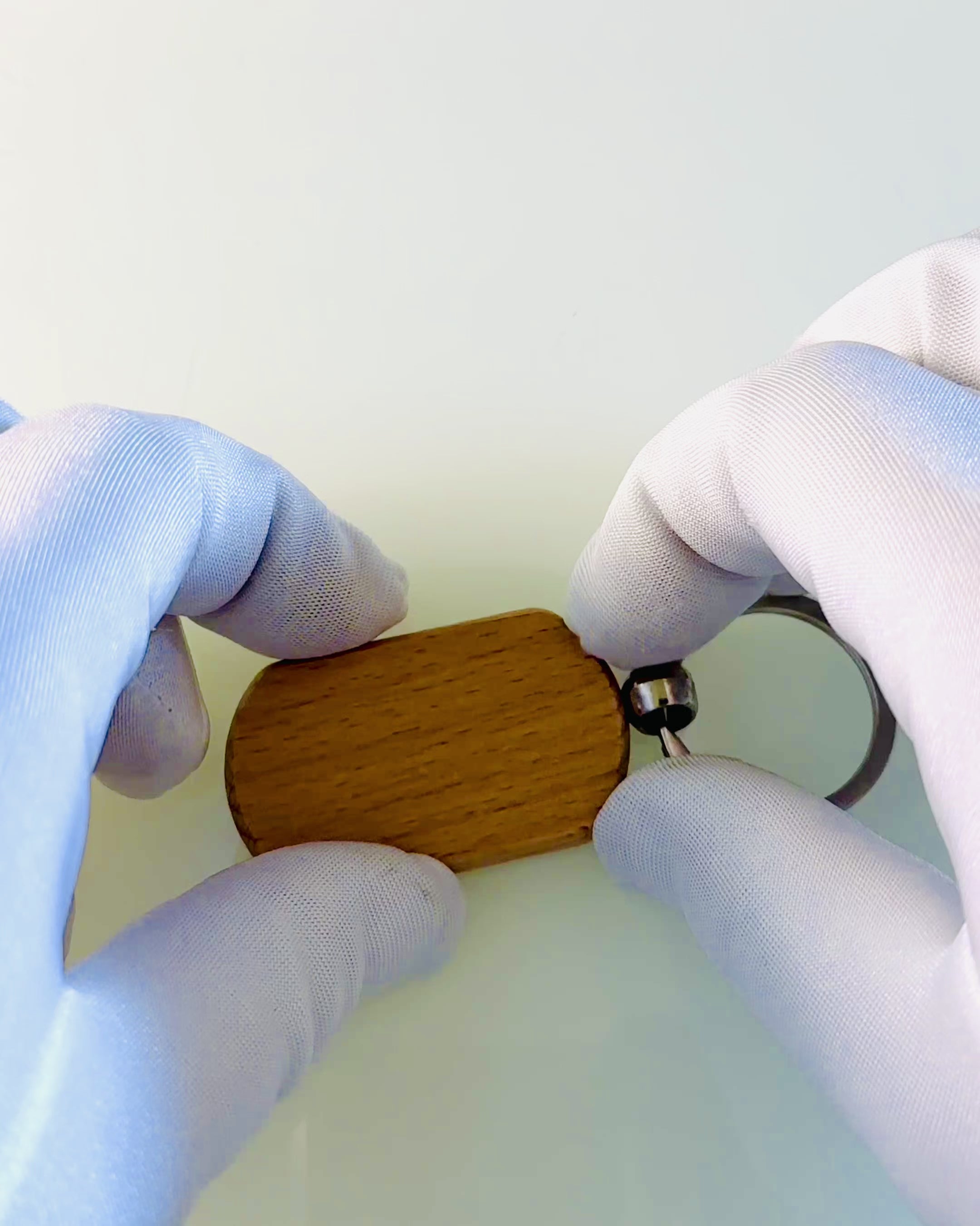 Eleganter Holzschlüsselanhänger mit Gravurpersonalisierung – Ideal als Geschenk