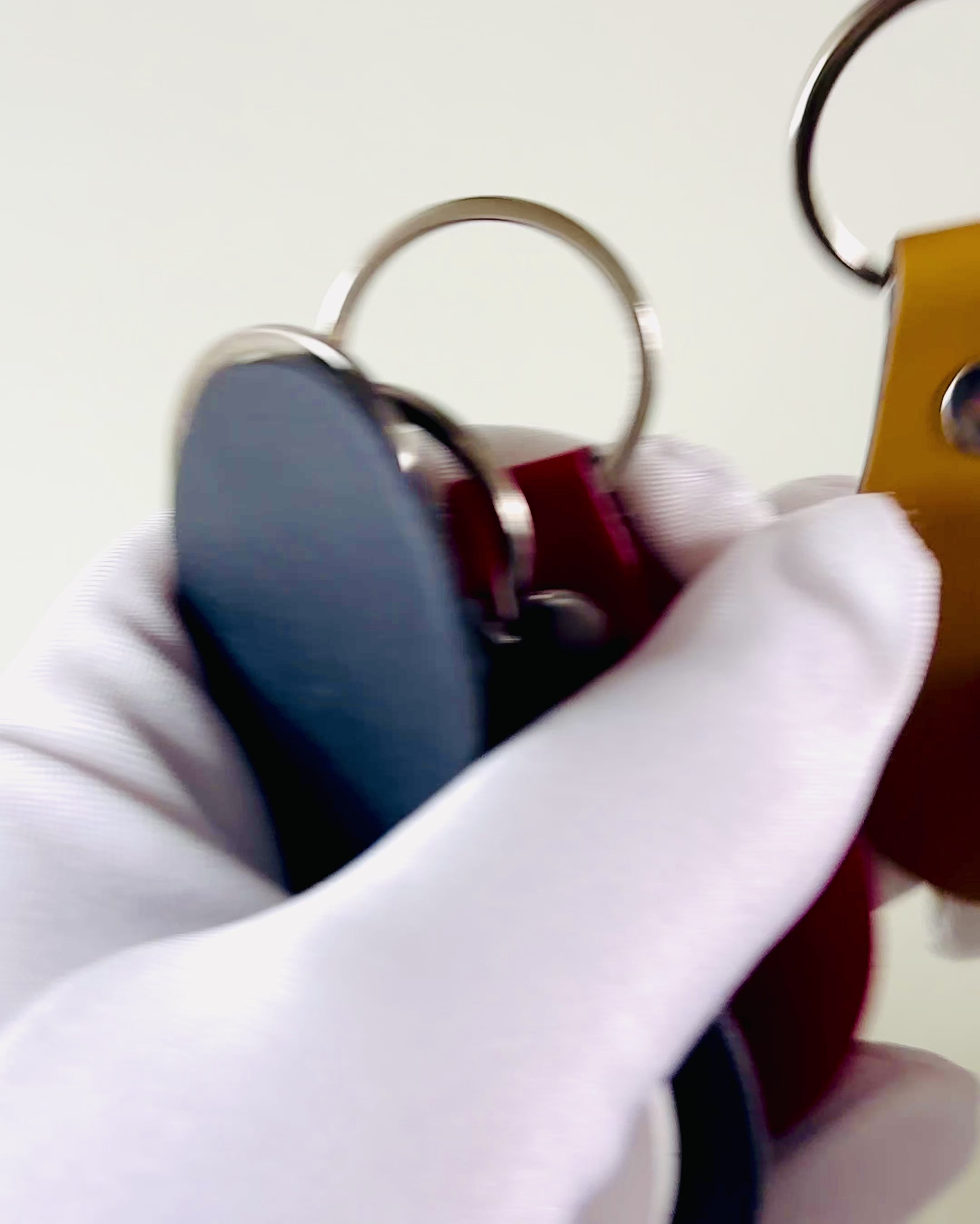 PU-Lederschlüsselanhänger mit Gravurpersonalisierung - In 5 Farben erhältlich