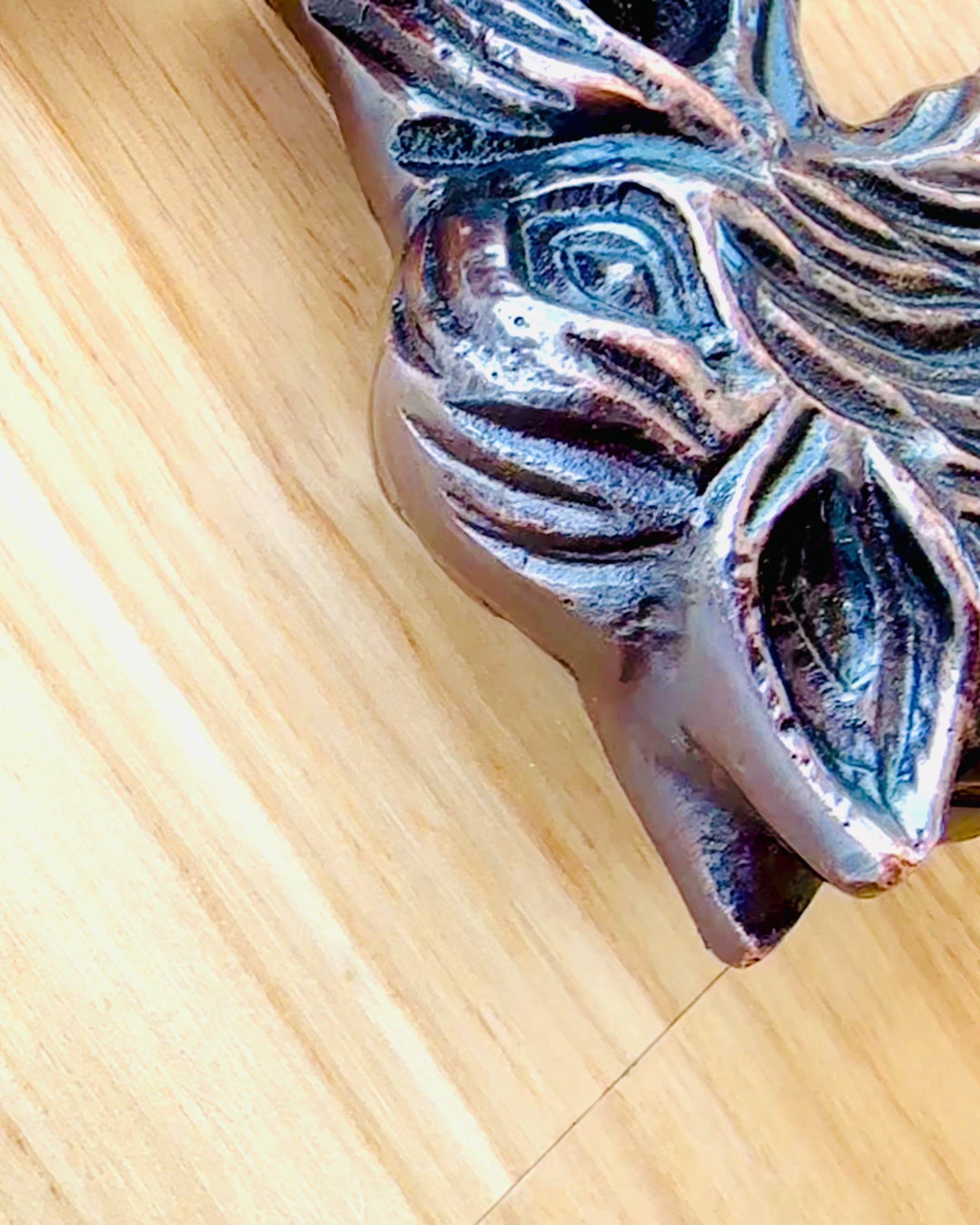 Spazierstock Wolf - Indisches Mangoholz mit Gravurmöglichkeit, braun goldene Verzierungen