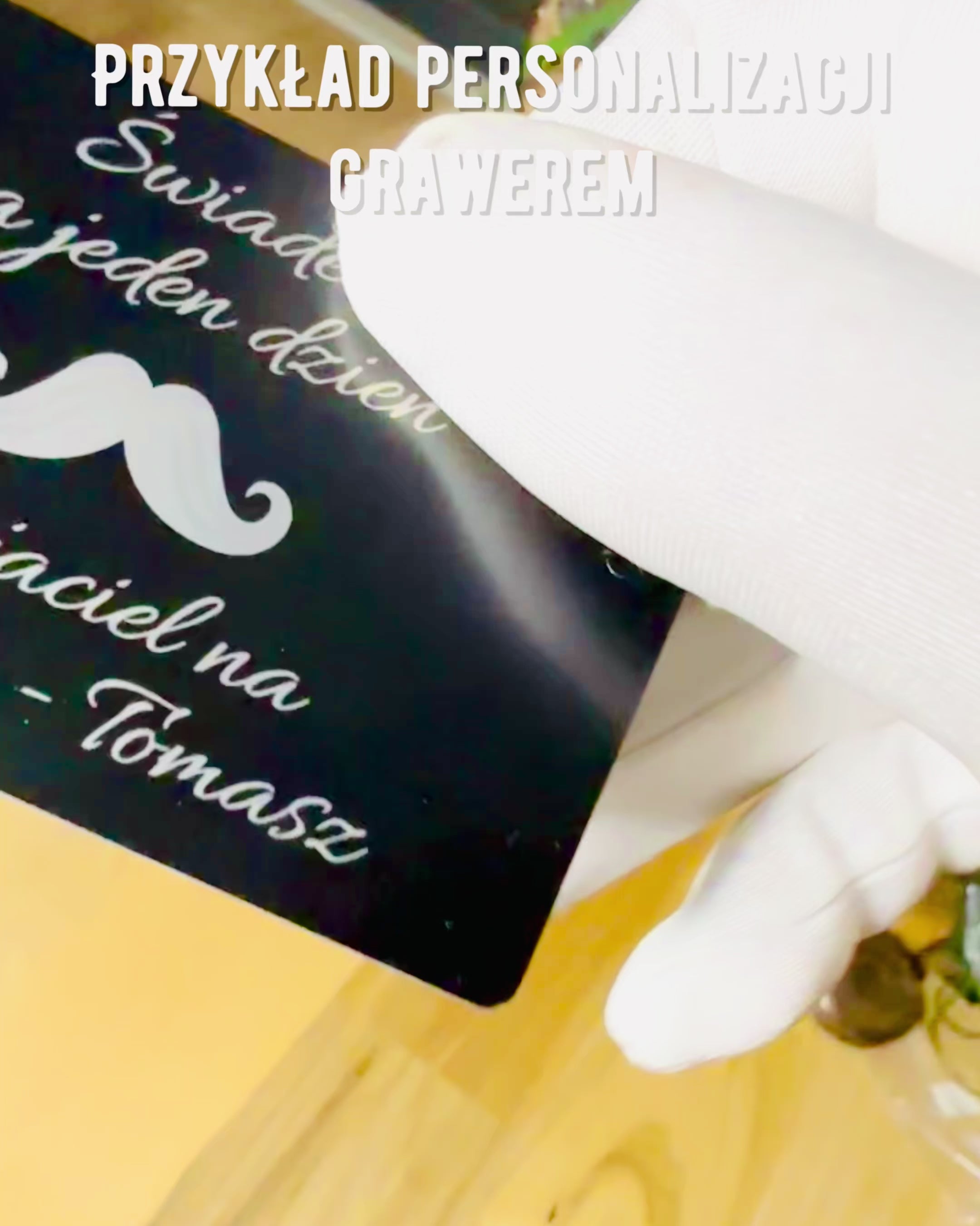 Exklusive Schwarze Metall-Visitenkarte mit Personalisierungsmöglichkeit – Ideal als Geschenk