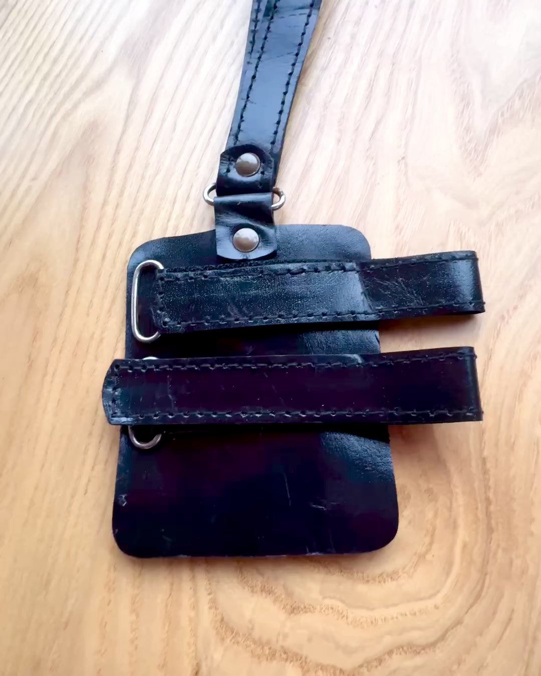 Schutzhülle Schwarzer Panther für Gehstock mit Gravuroption - Handgefertigt aus echtem Leder